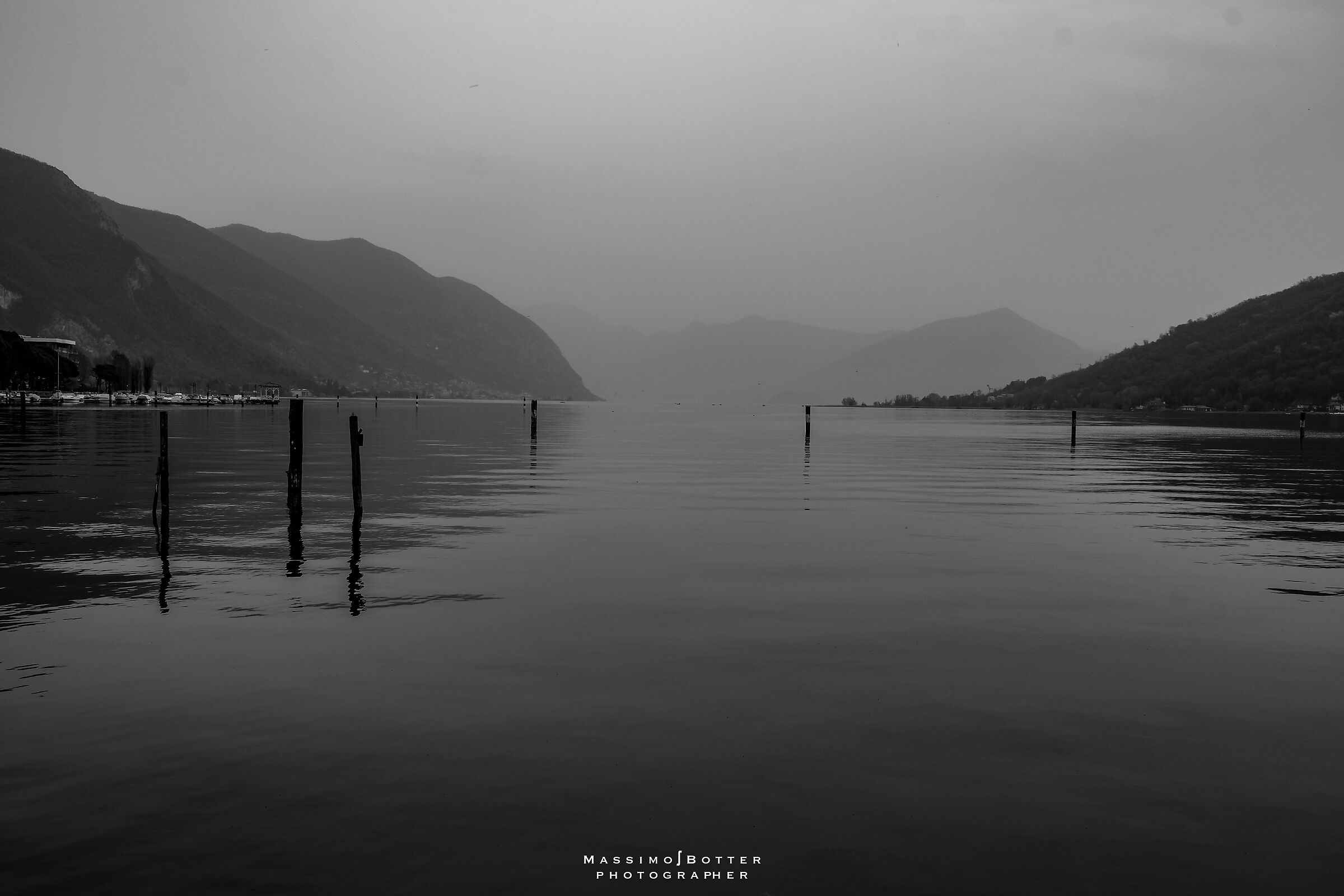 lago al tramonto primavera