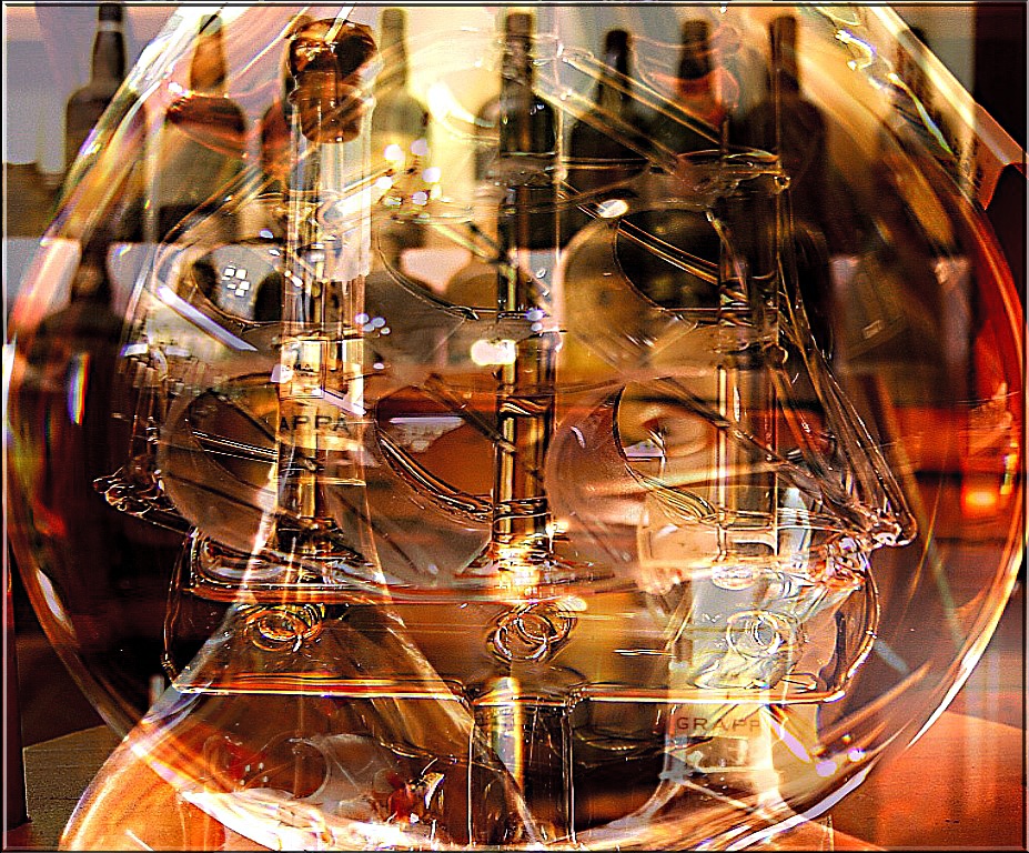 Riflessi in enoteca.