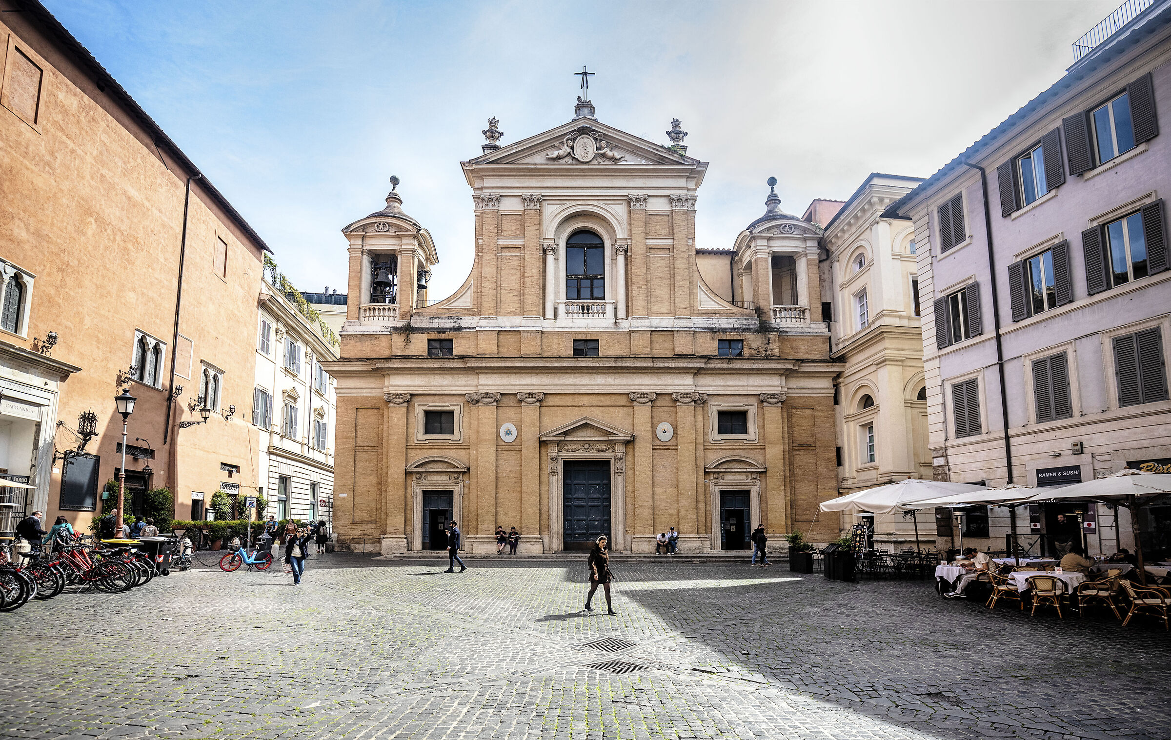 Church of Santa Maria in Aquiro (15 photos)