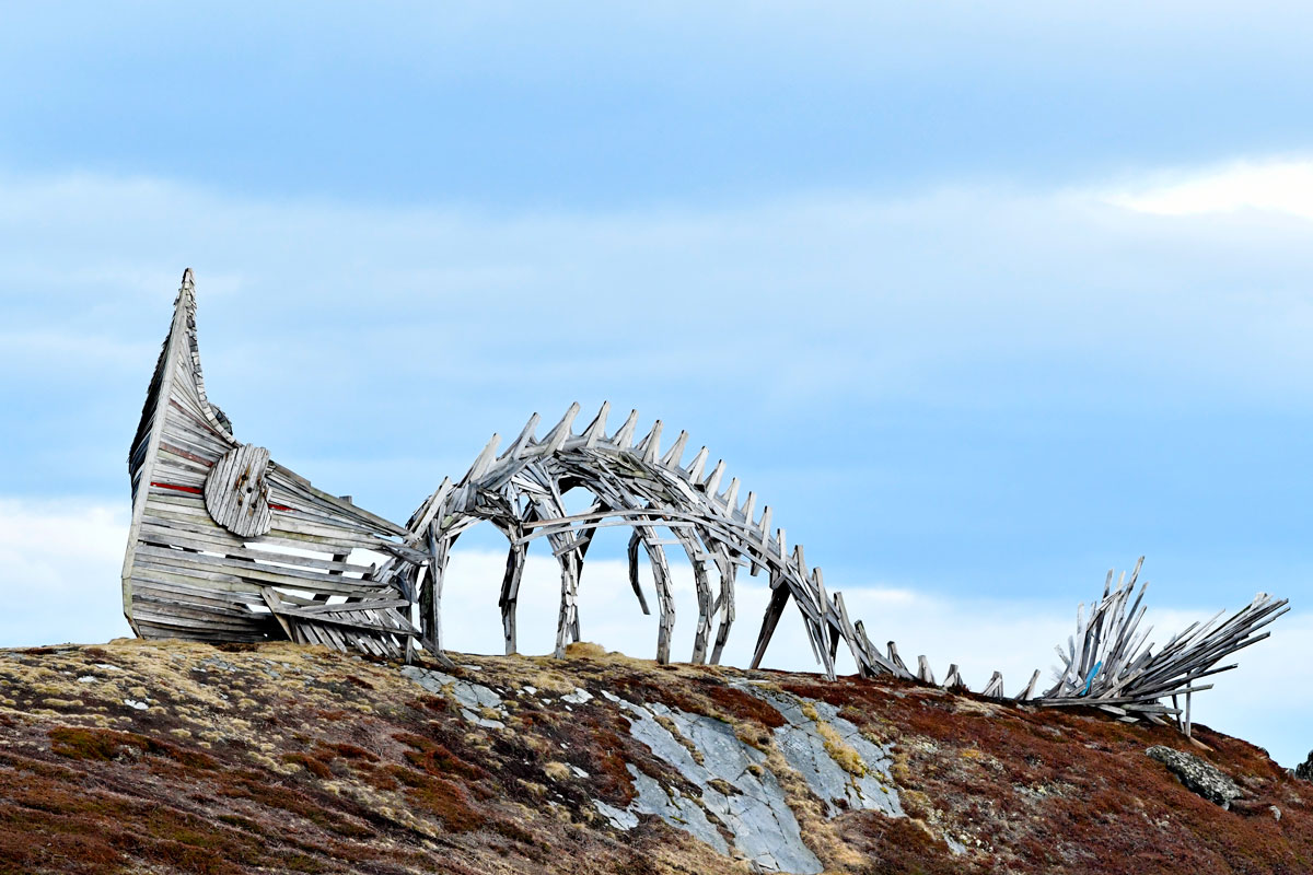 monumento ligneo, wooden monument