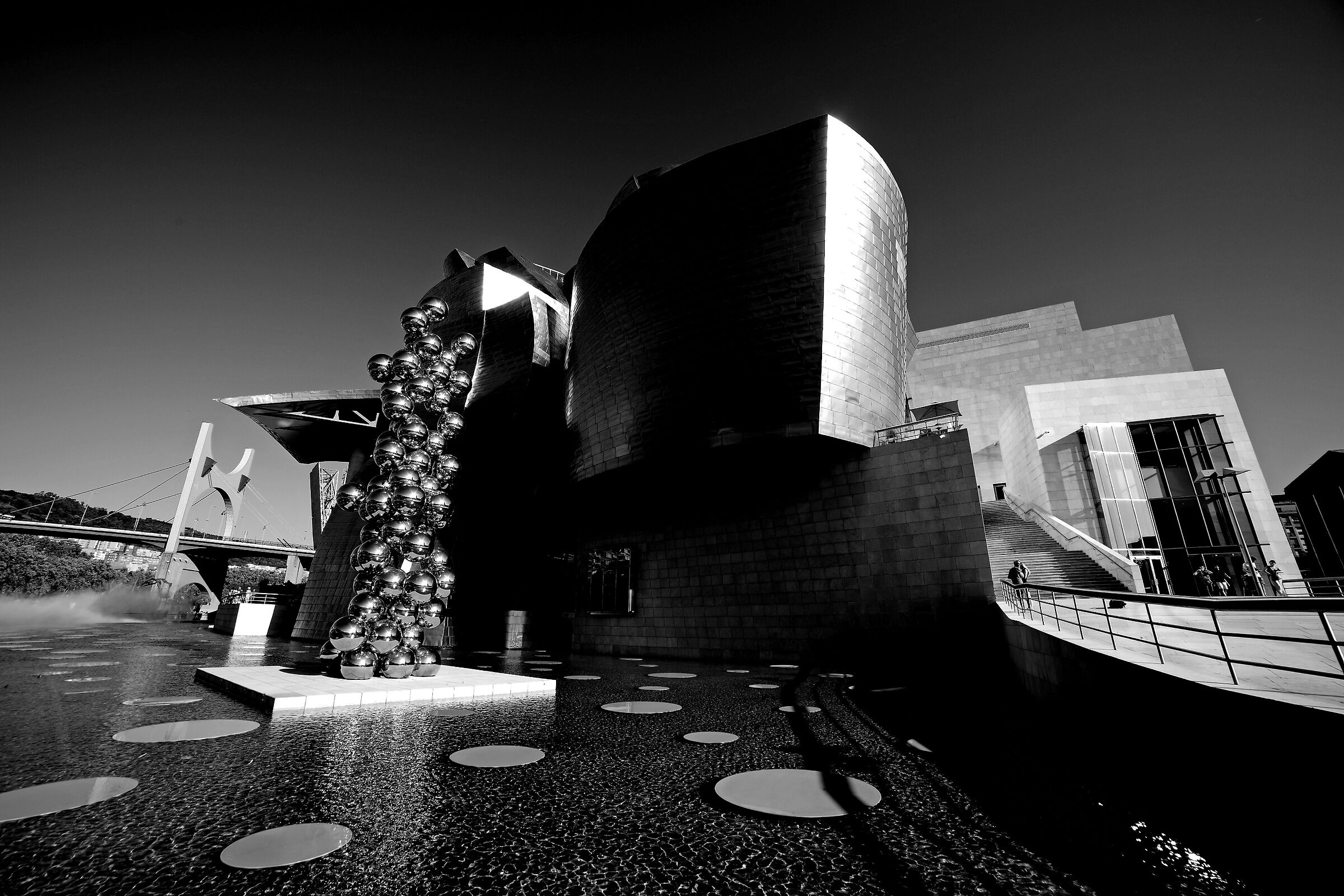 A walk made of contrasts