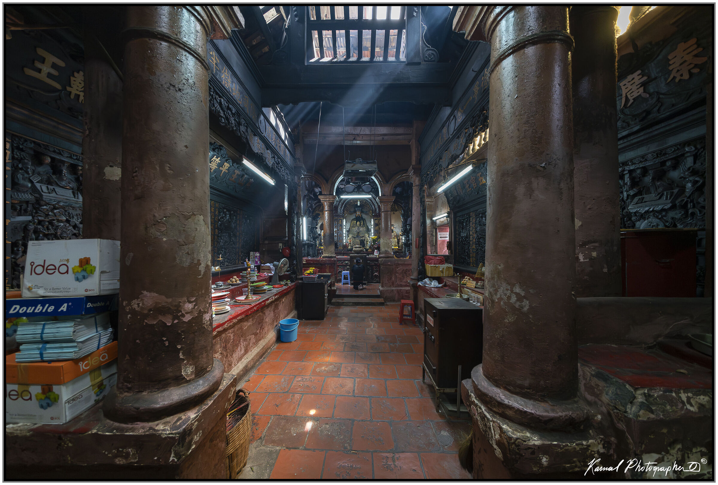 Interior of the Jade Emperor Pagoda