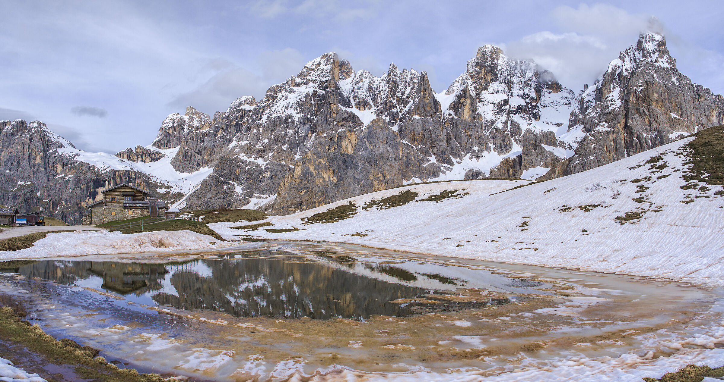 Baita Segantini ed il Cimon della pala