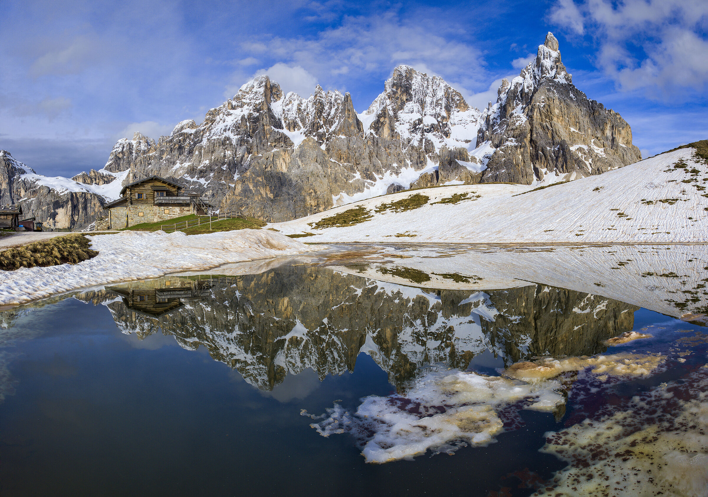 Baita Segantini ed il Cimon della pala