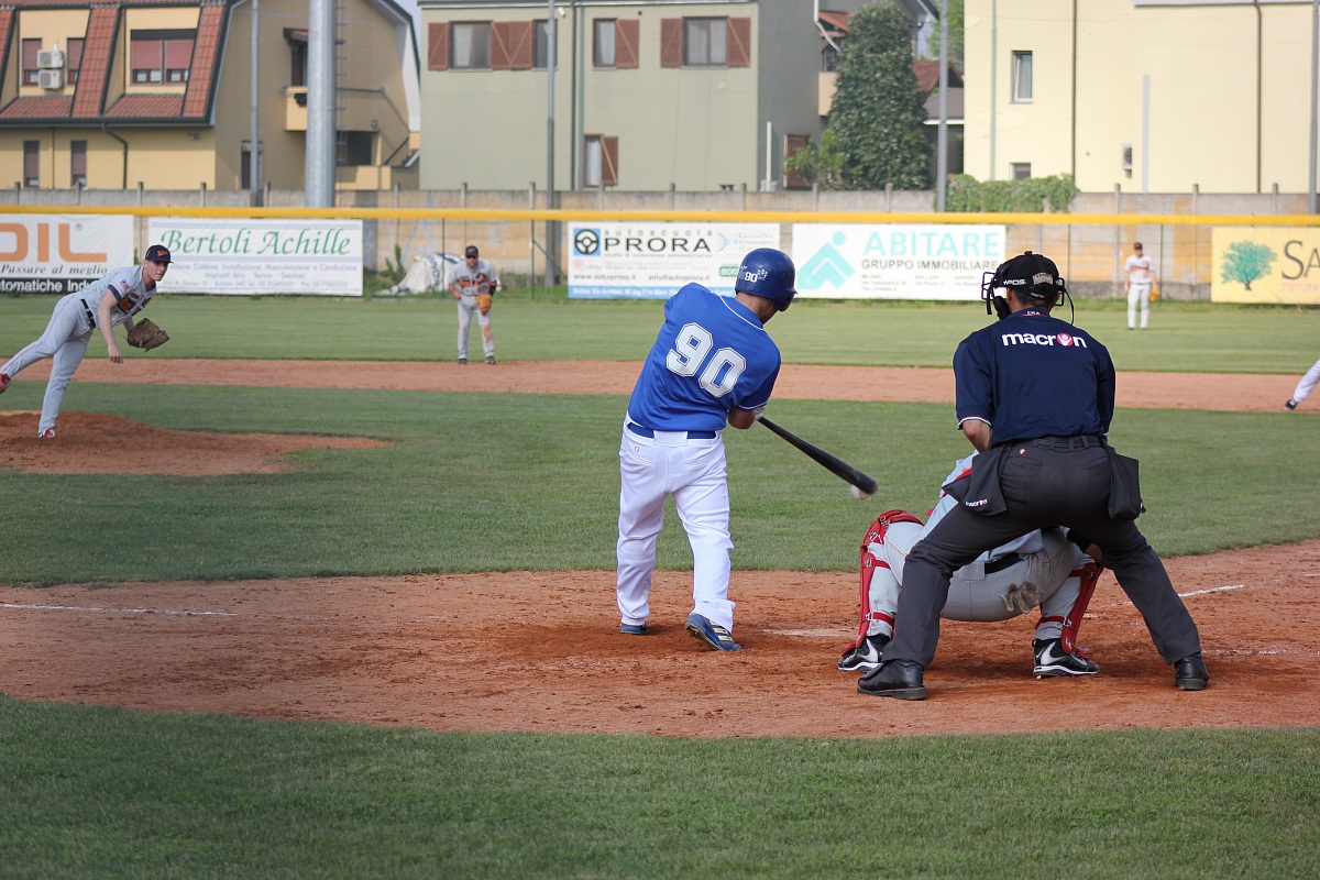 Baseball: Contact ball bat.