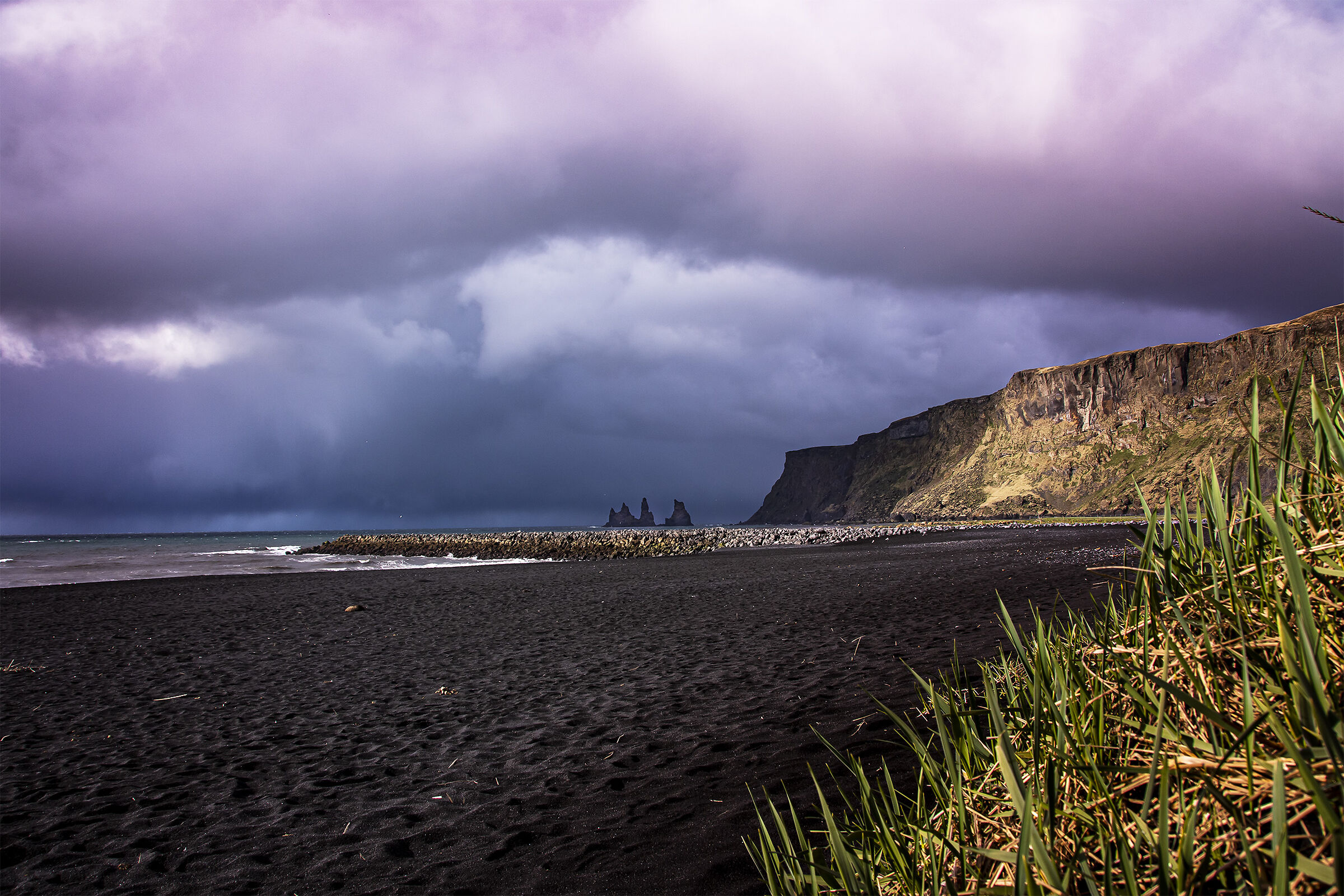 La spiaggia nera di Reynisfjara.