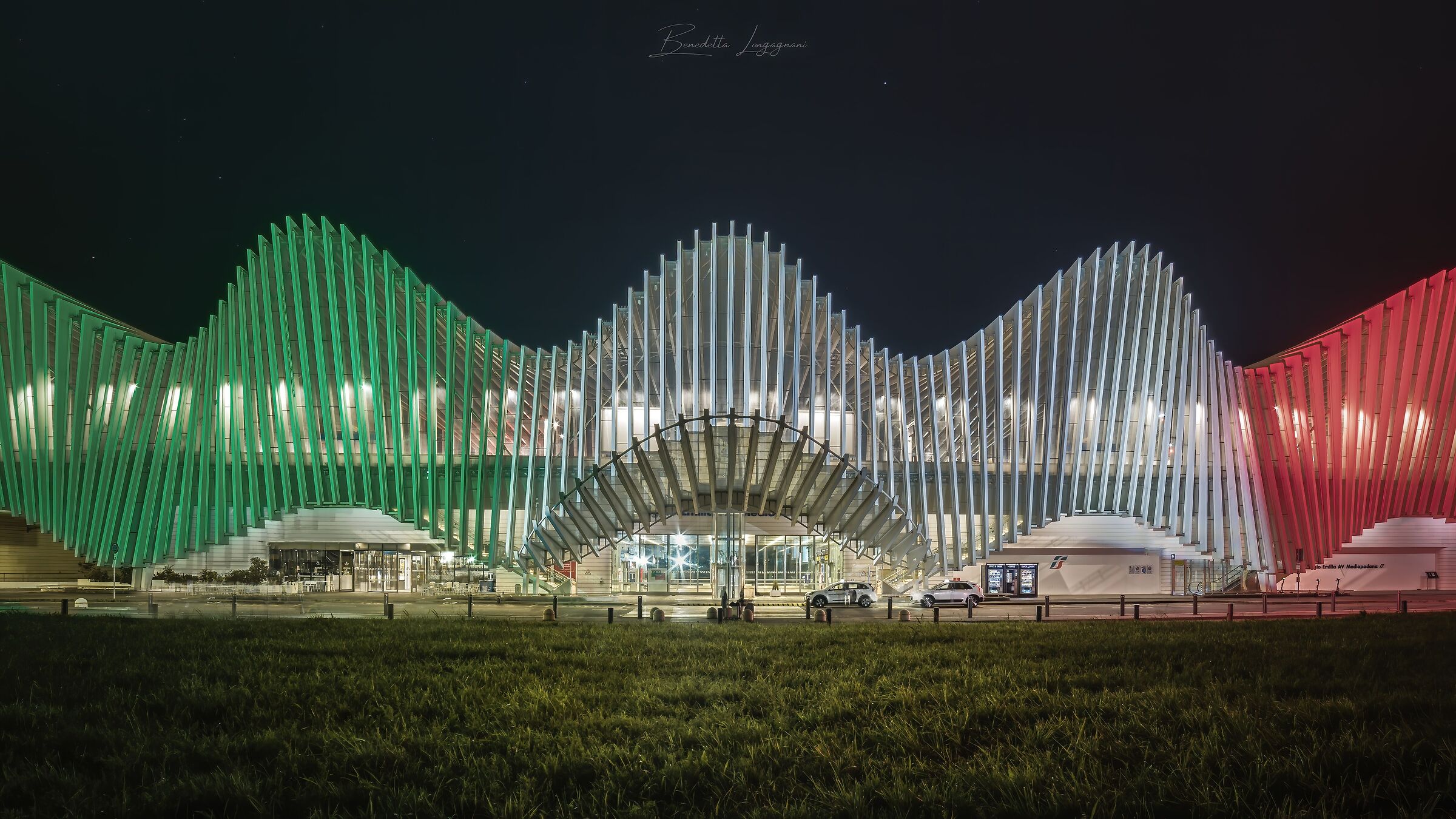 Stazione MedioPadana vestita di Tricolore