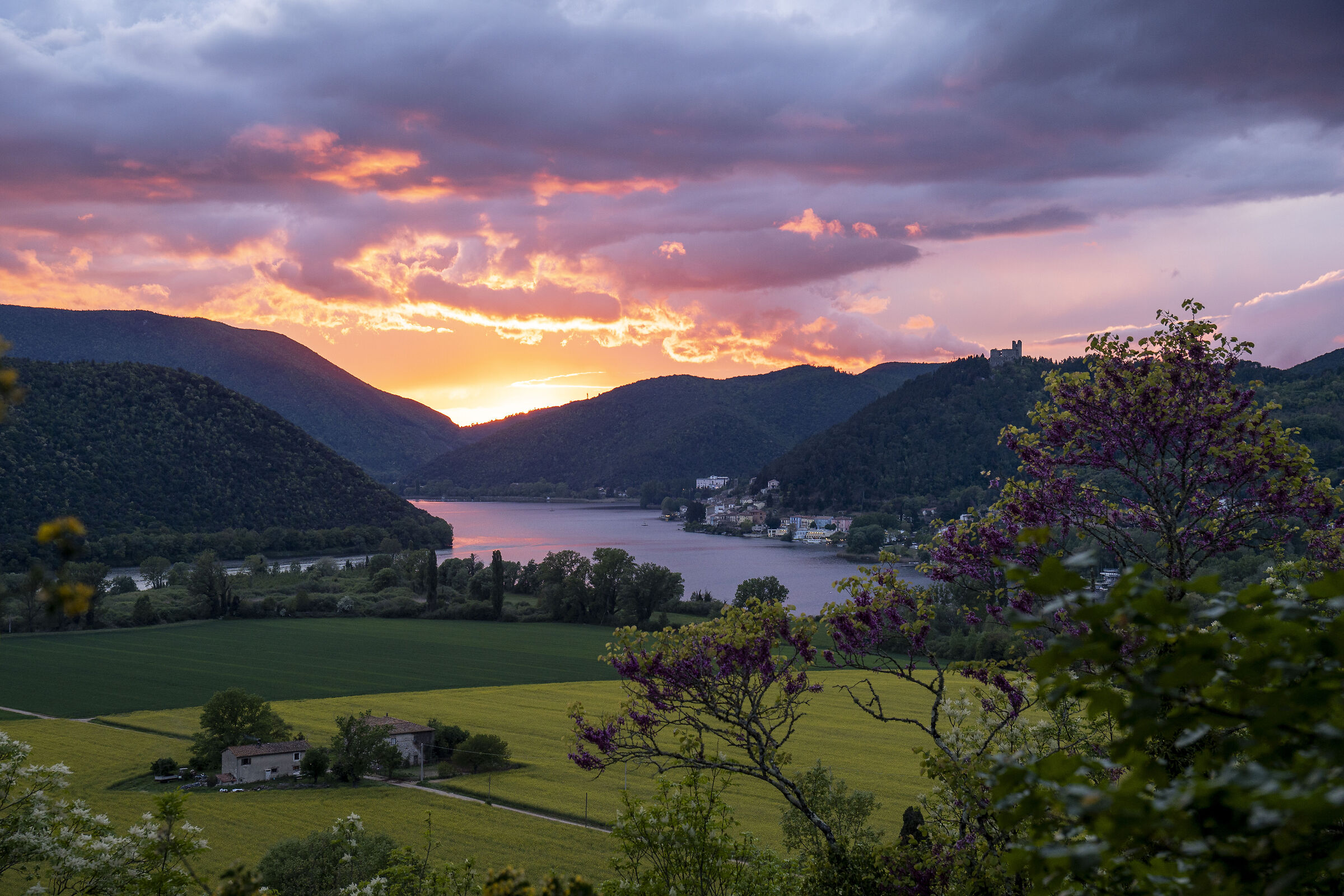 Sunset of fire in Piediluco