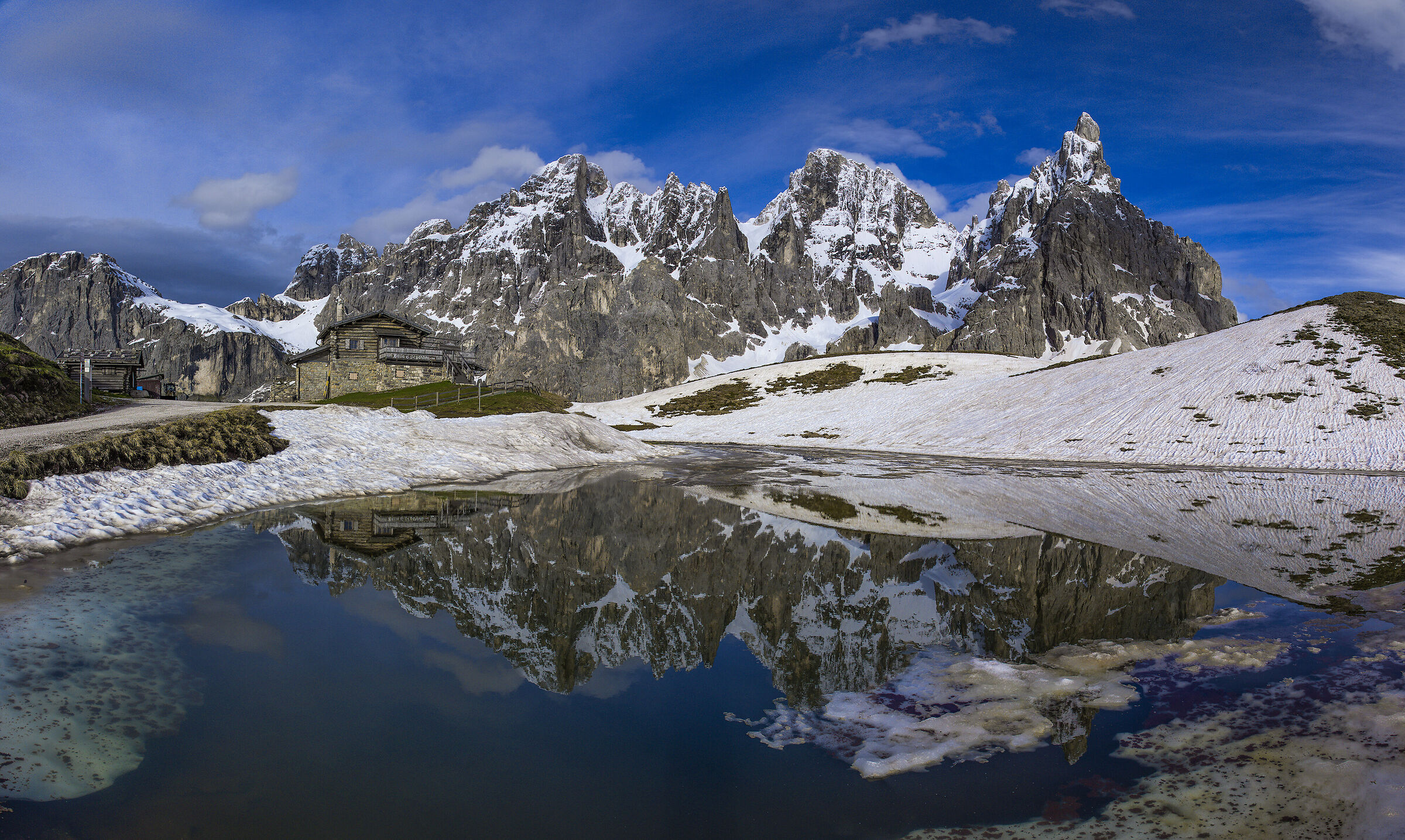 Baita Segantini ed il Cimon della pala