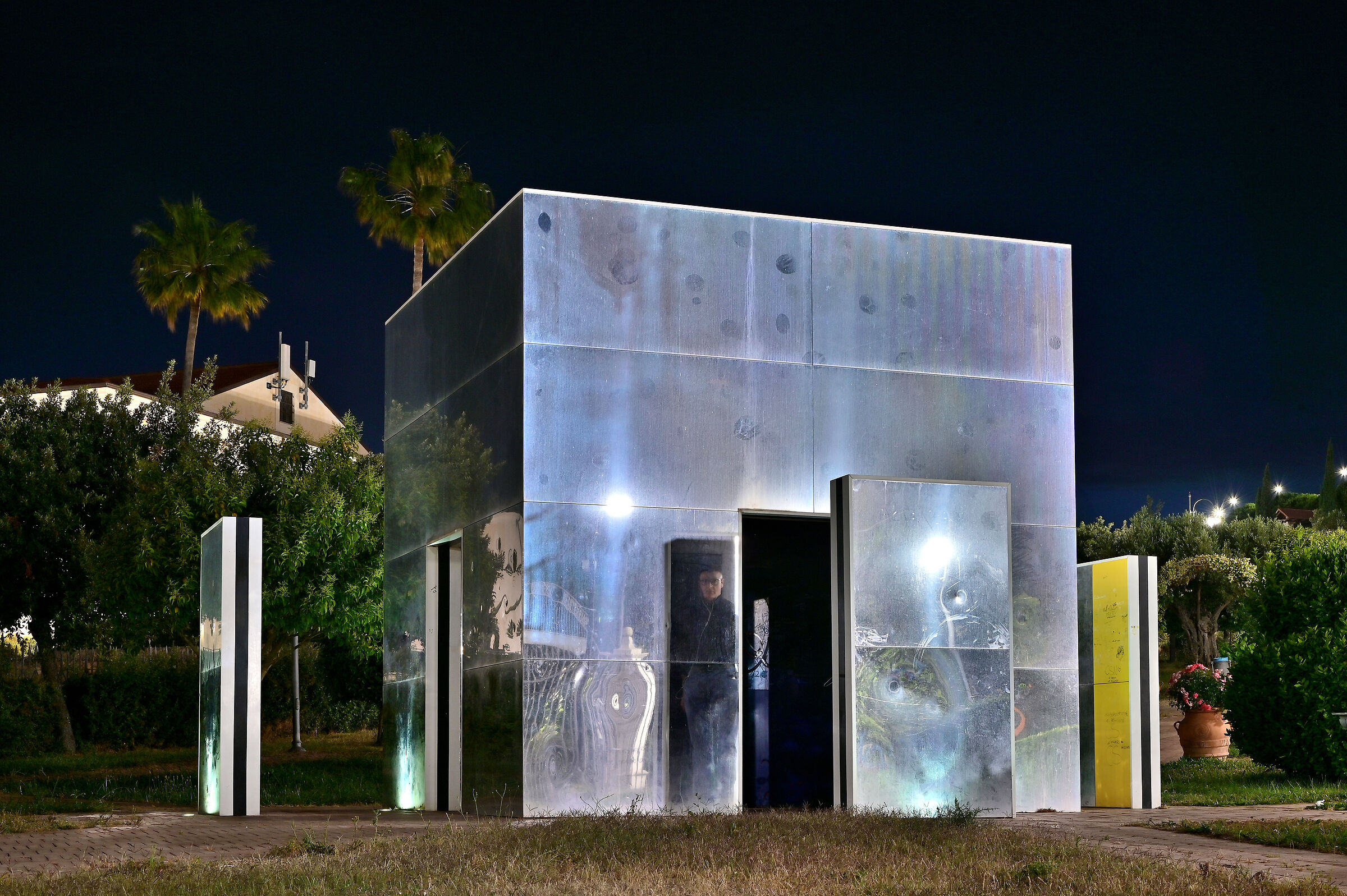 Riflessi e riflessioni. Amo fare foto, odio i selfie