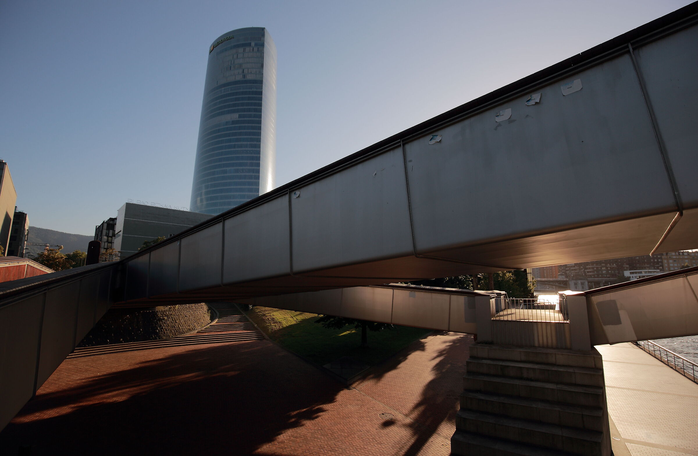 Diagonal to Pasarela Pedro Arrupe Zubia