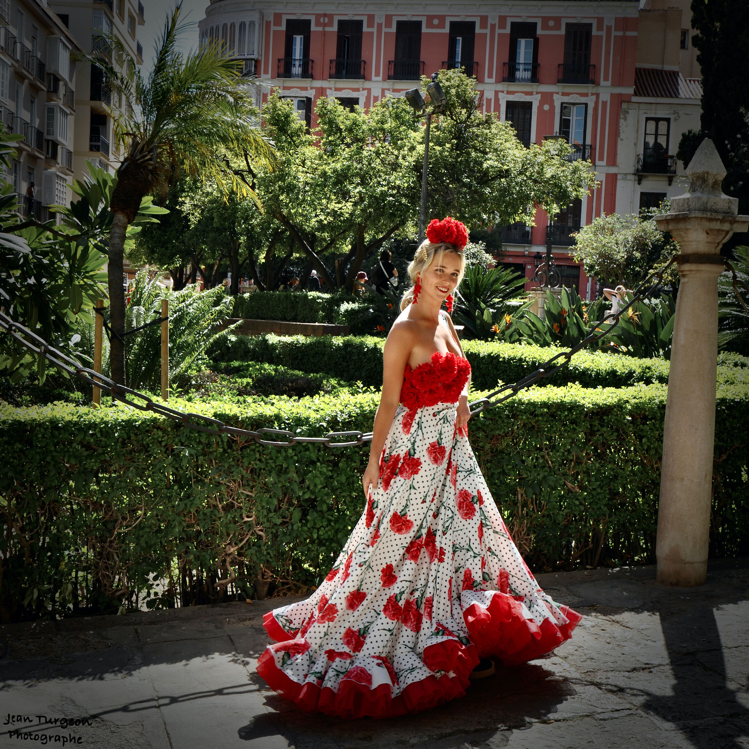 Signora in rosso....