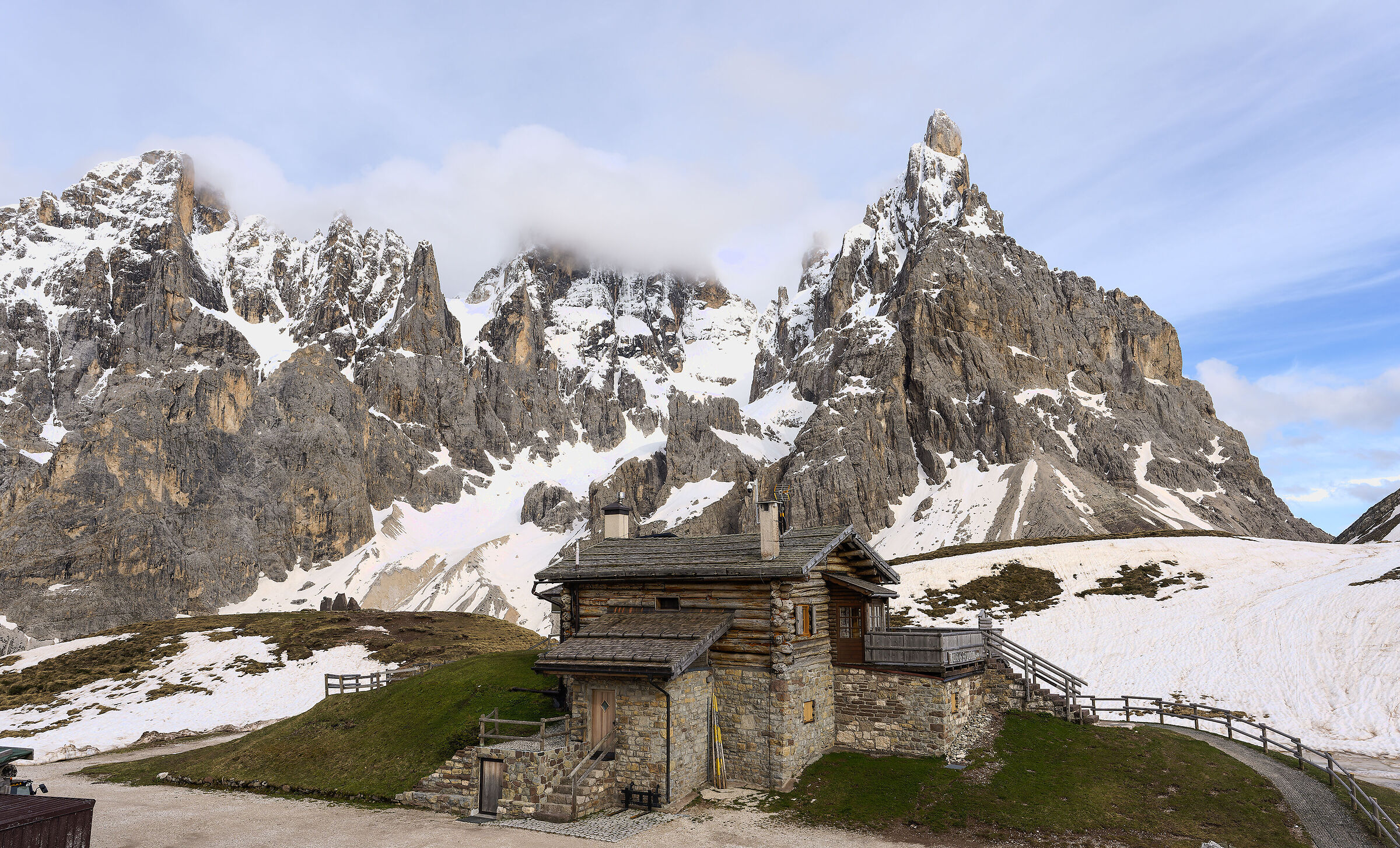 Baita Segantini ed il Cimon della pala