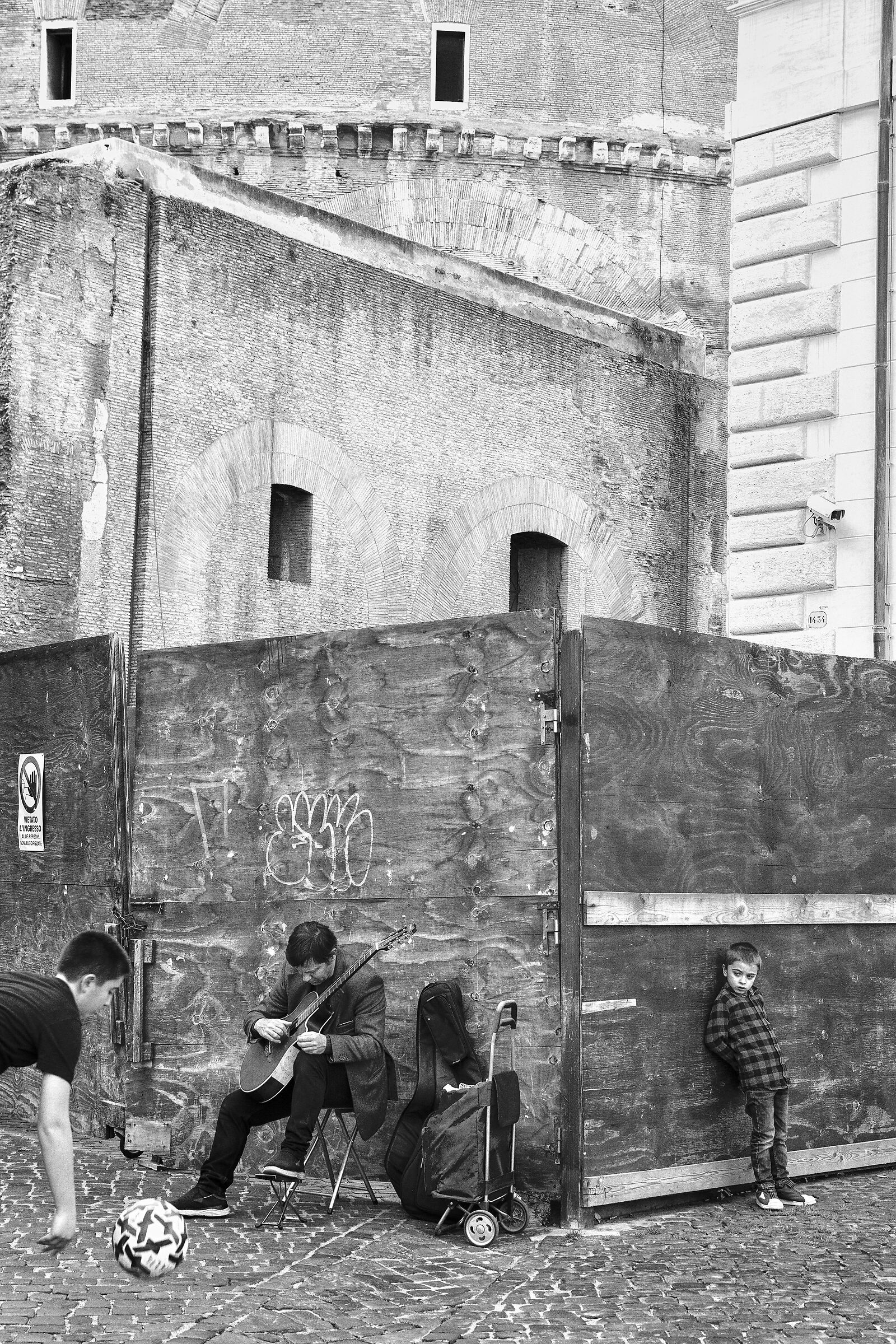 A street busker, a kid, and a balloon
