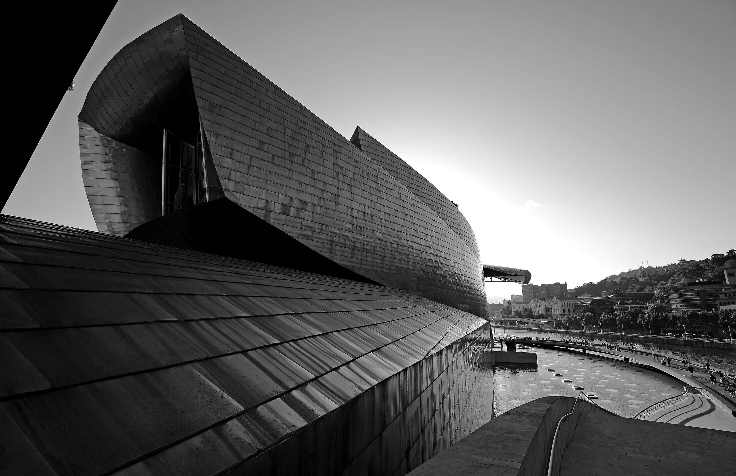 Like a ship on the shore of the Nervión