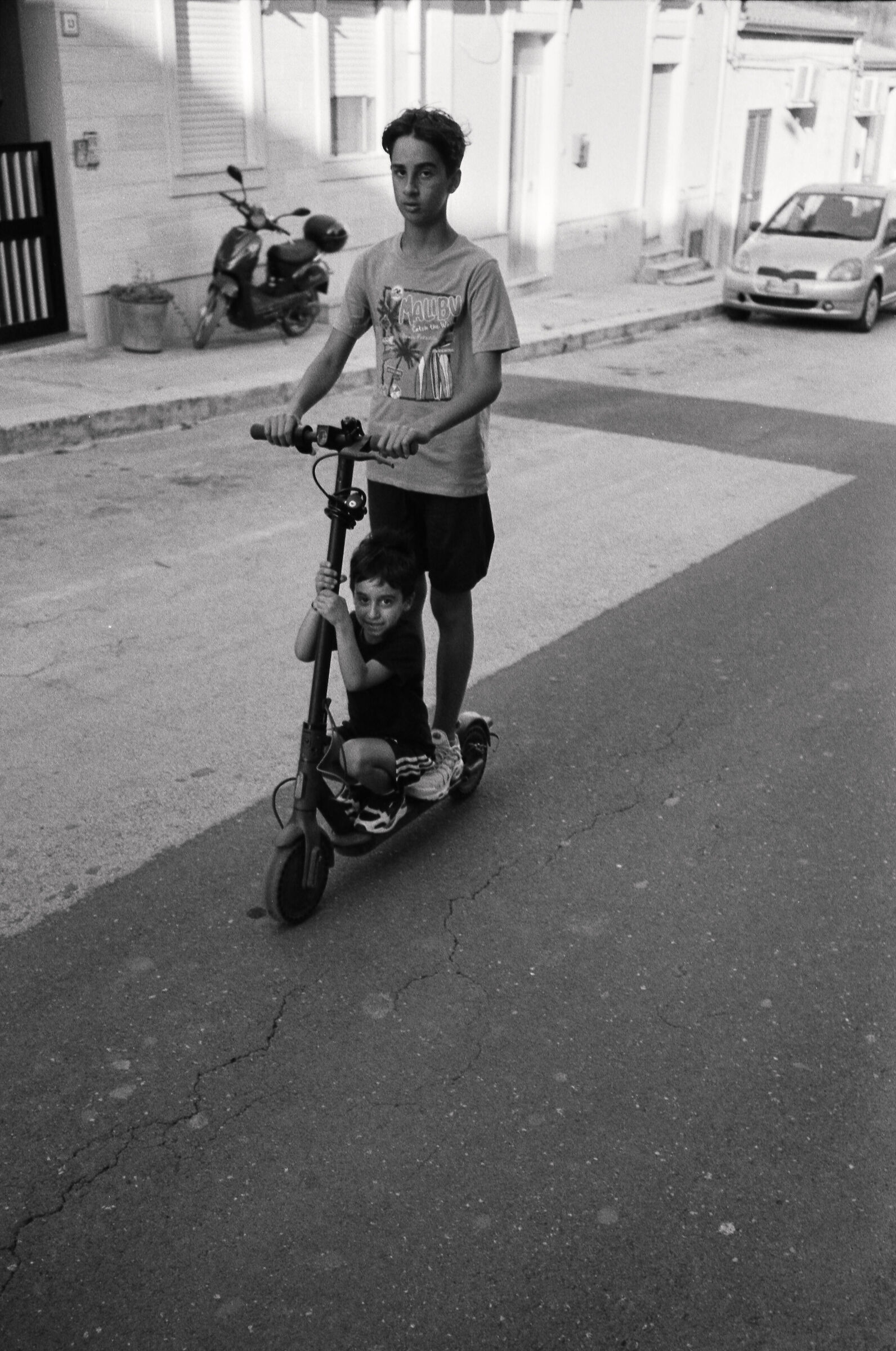 Bessa R2 + Zeiss 35 + Kentmere 400