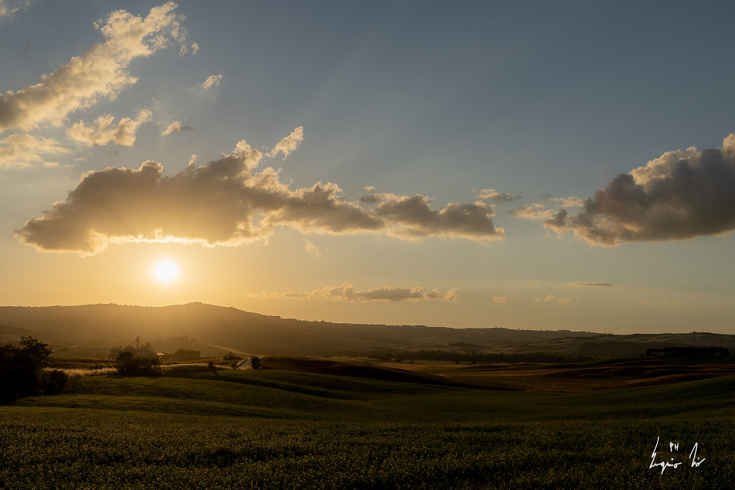 val d'orcia al tramonto