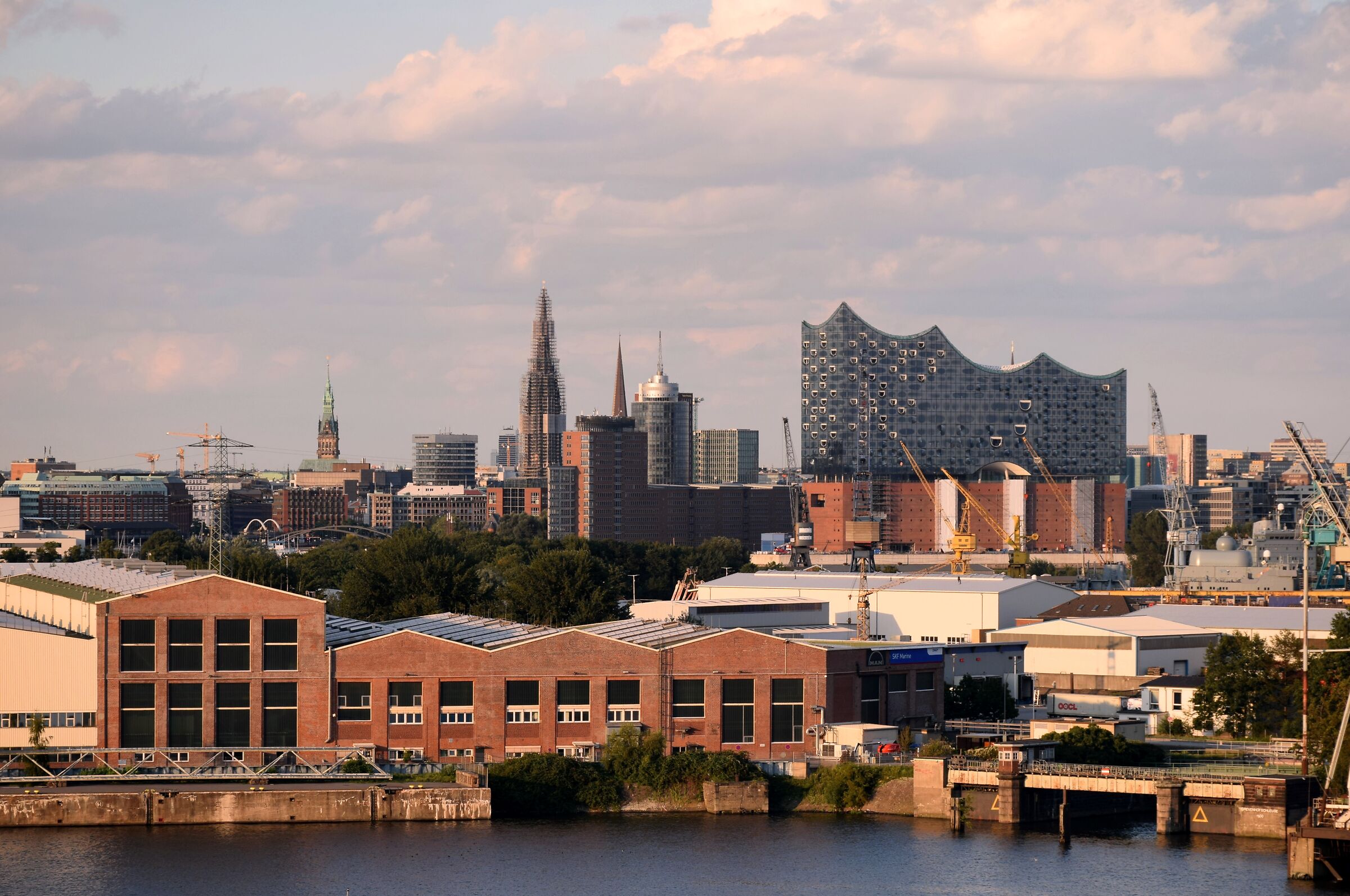 Amburgo vista dal Fiume Elba