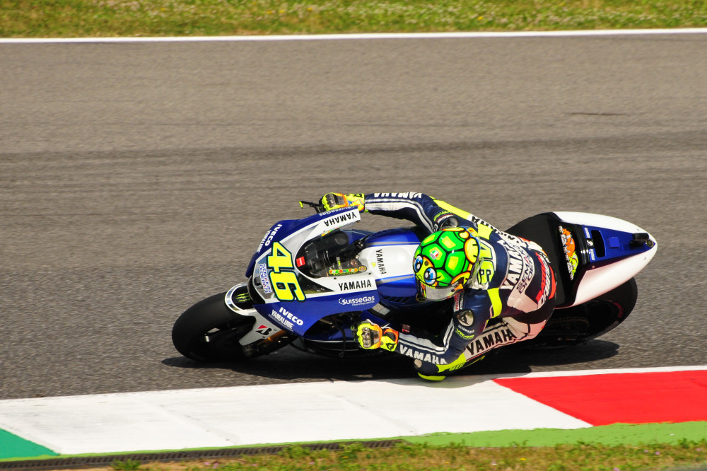 Rossi insegue....