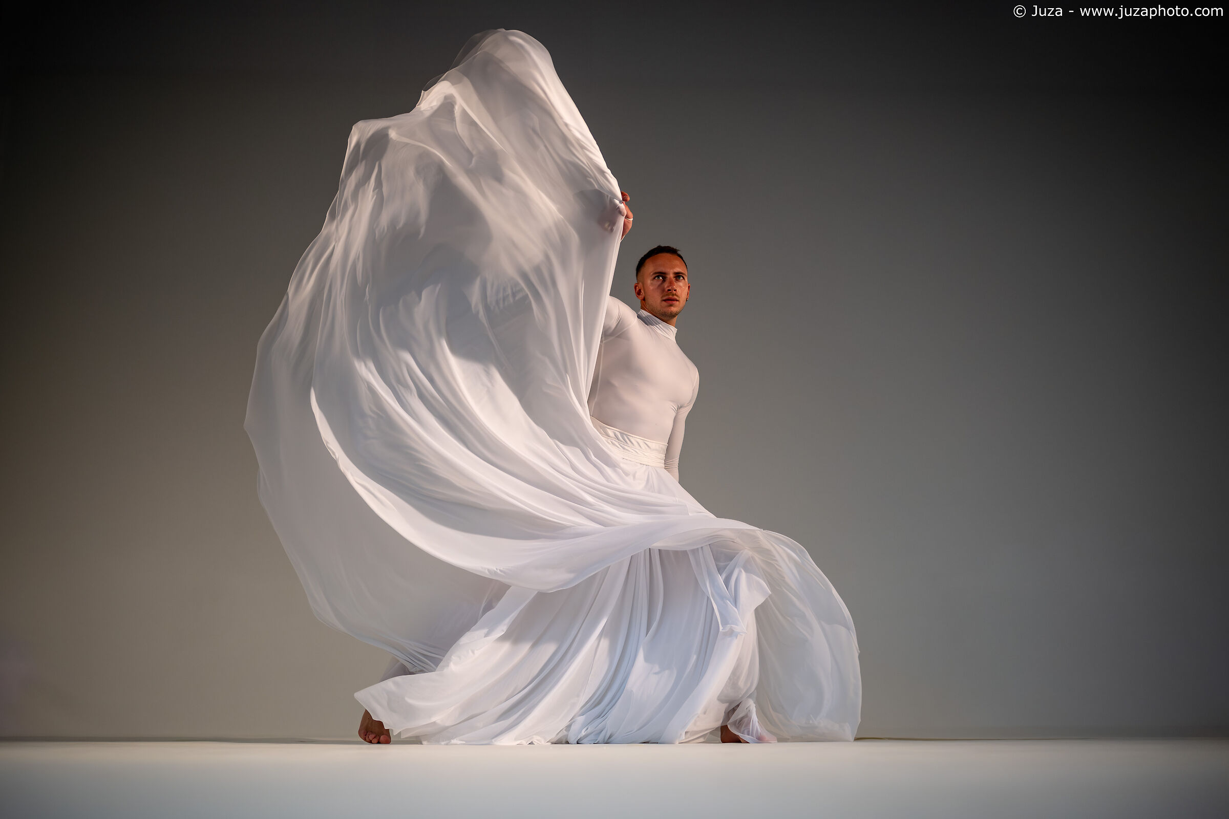 Simon, dancing in the white