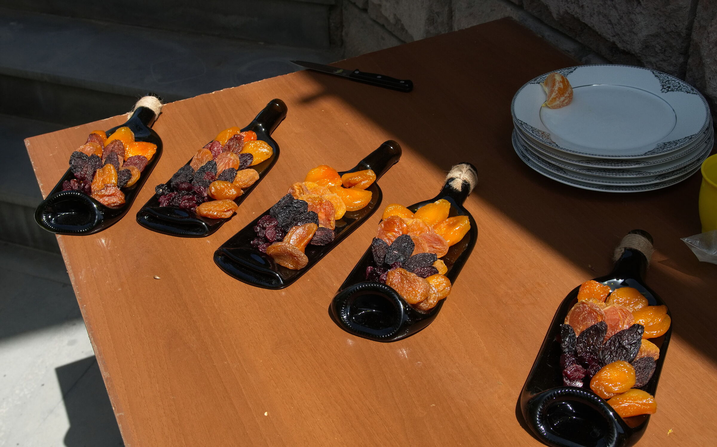 Dried fruits served on melted glass bottles (Armenians