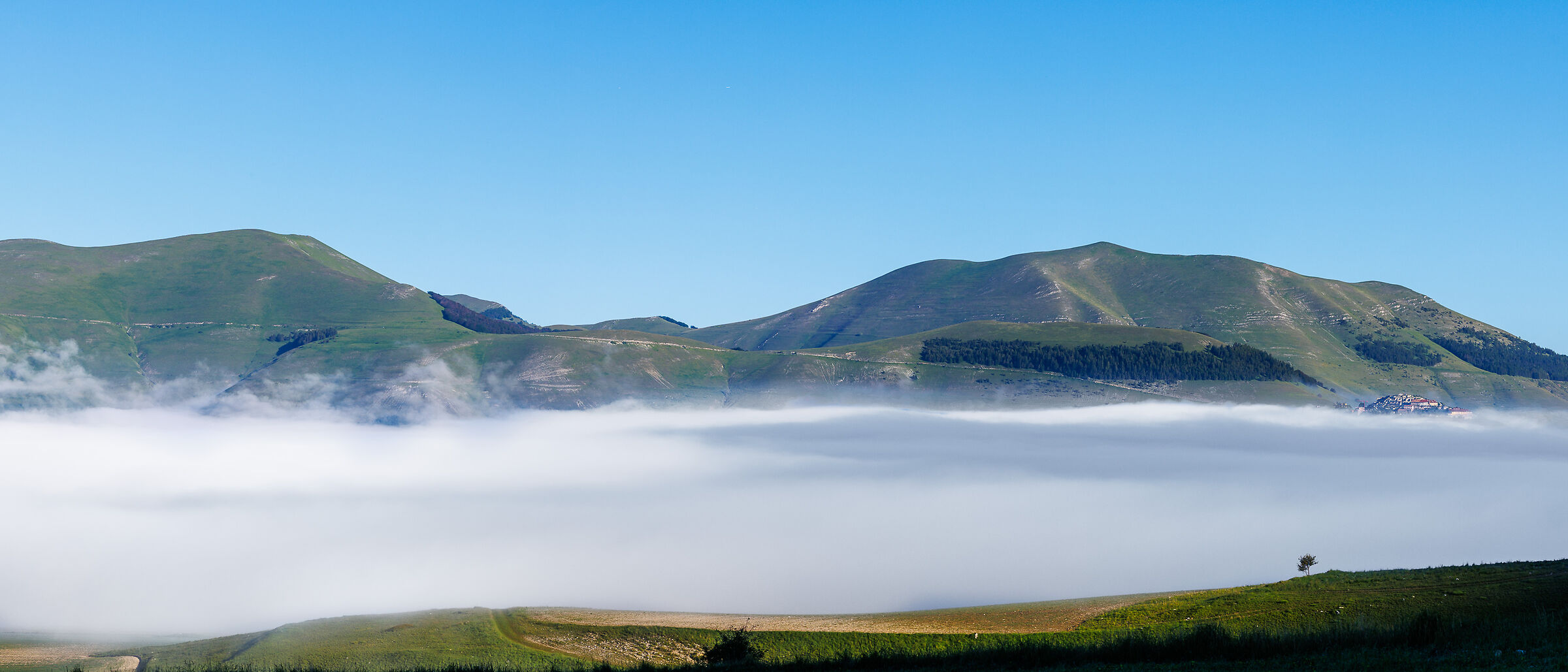 Castelluccio di Norcia - Fog lake