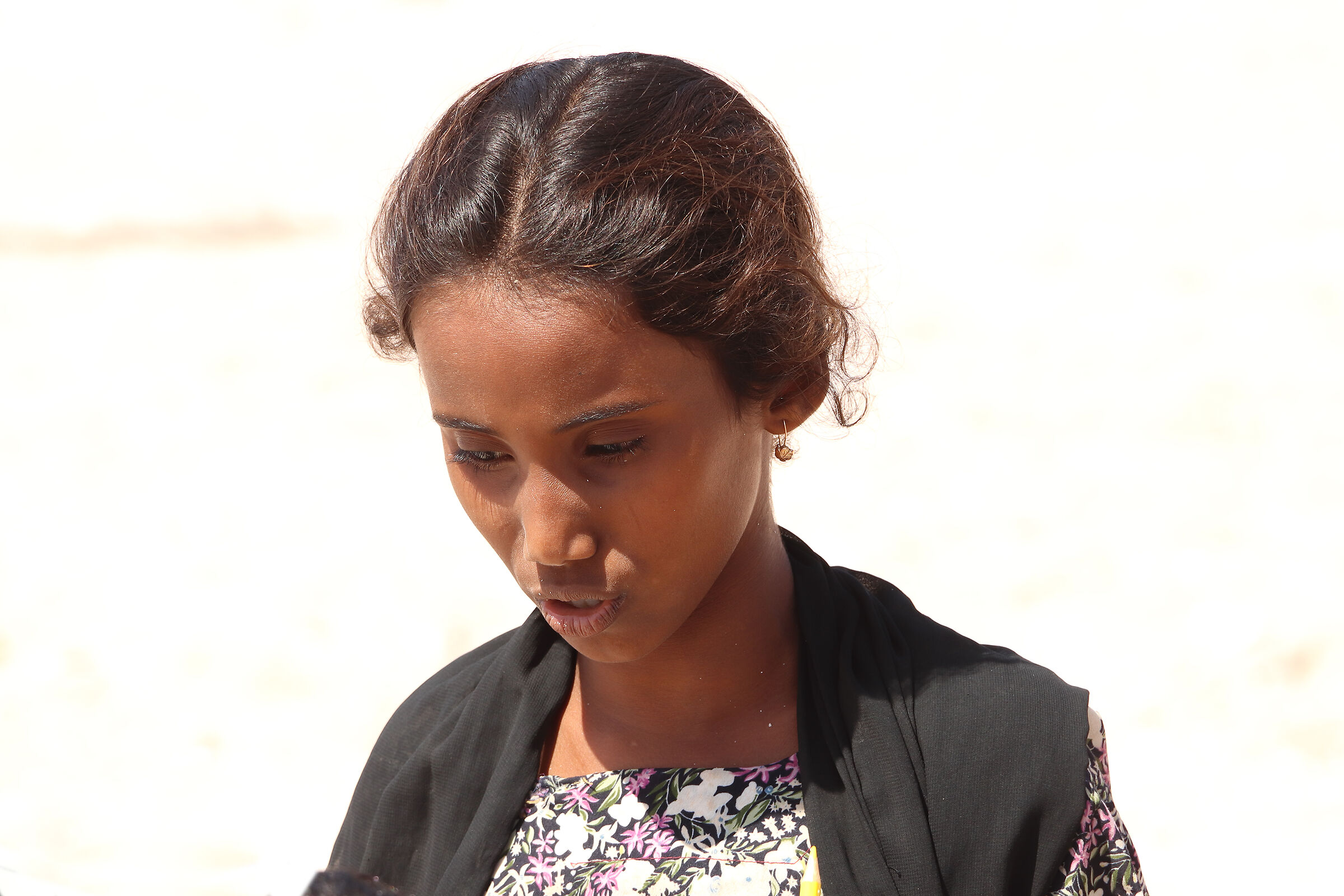 S O C O T R A - a little woman -