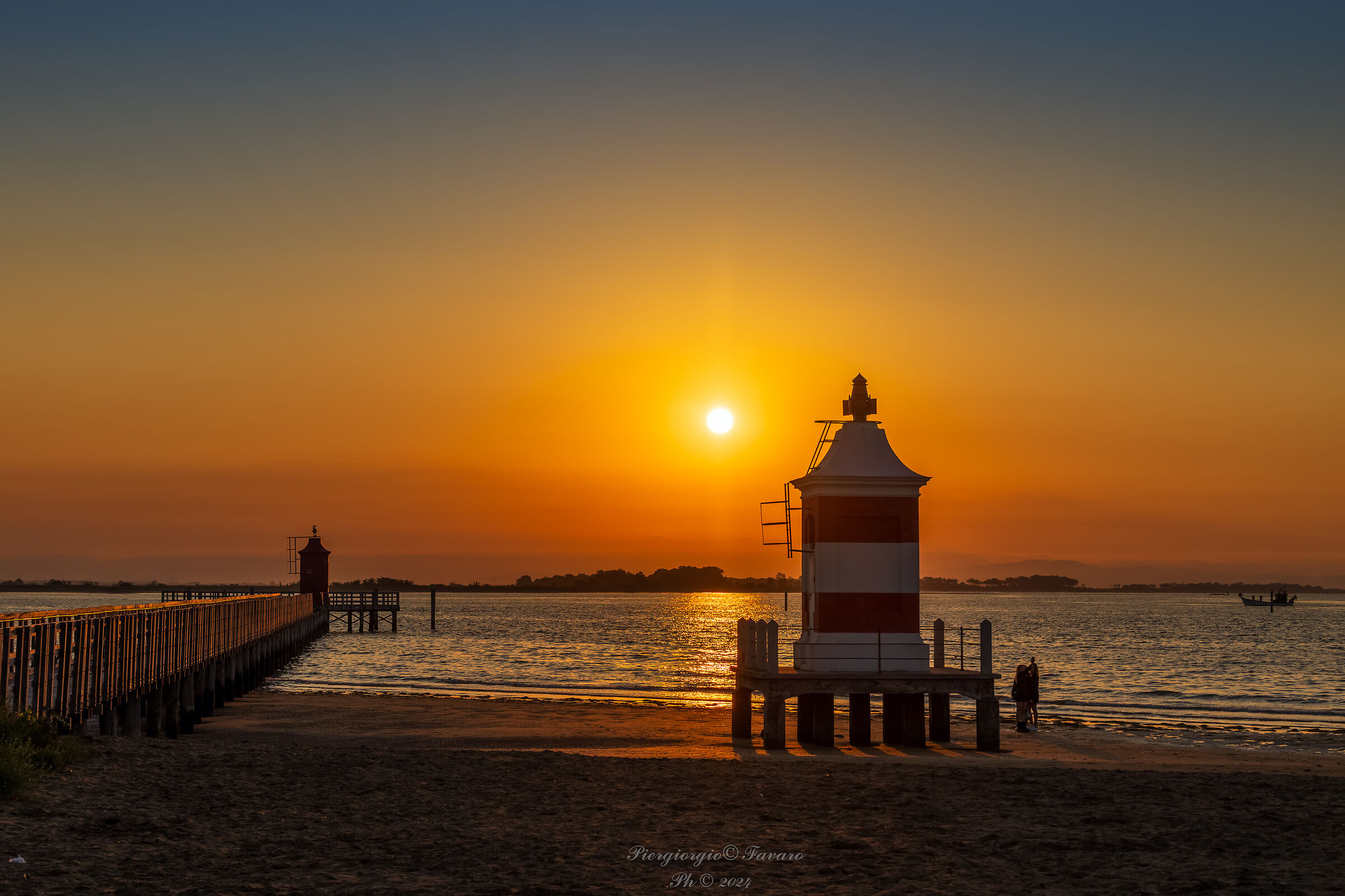 Alba al Faro Rosso.