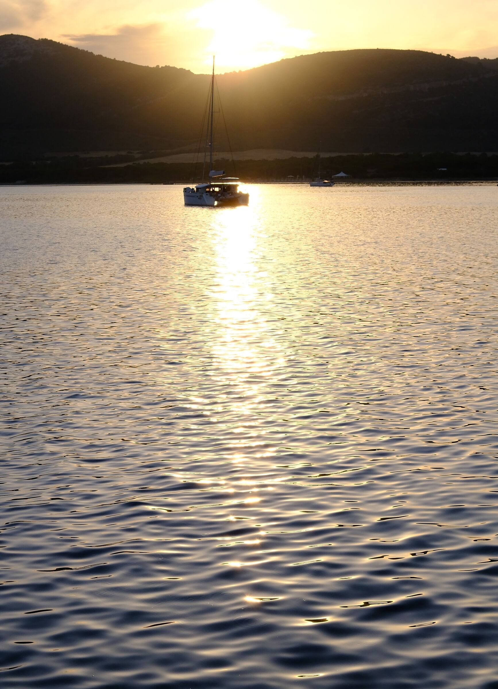 all'alba, all'ancora, il risveglio