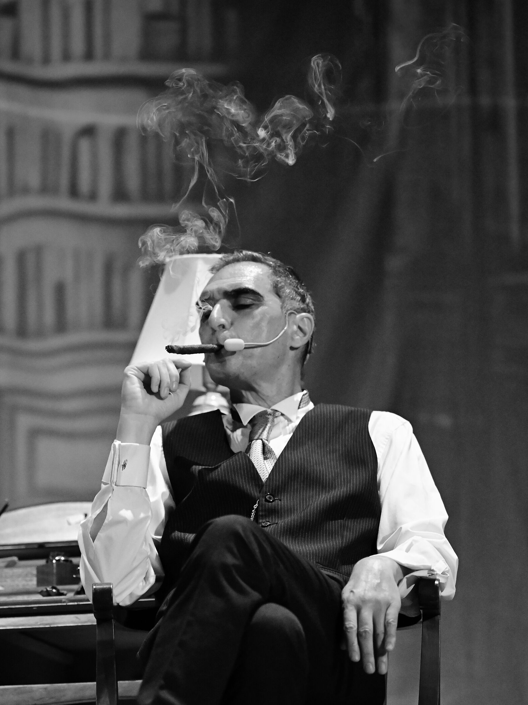 Il Professor Henry Higgins (Rudi Medina) dal Pigmalione