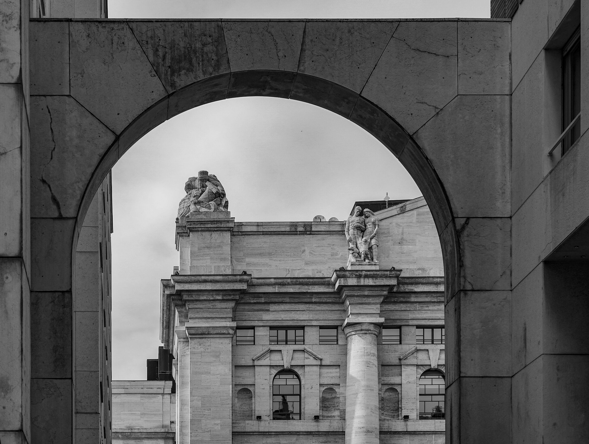Piazza degli Affari - 13