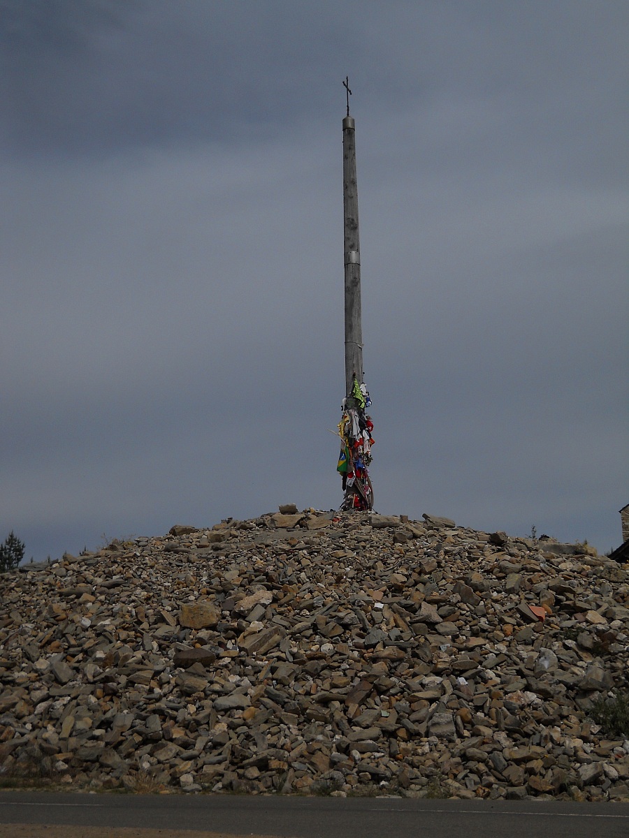 Cruz de ferro ... Pietre al primo piano.....