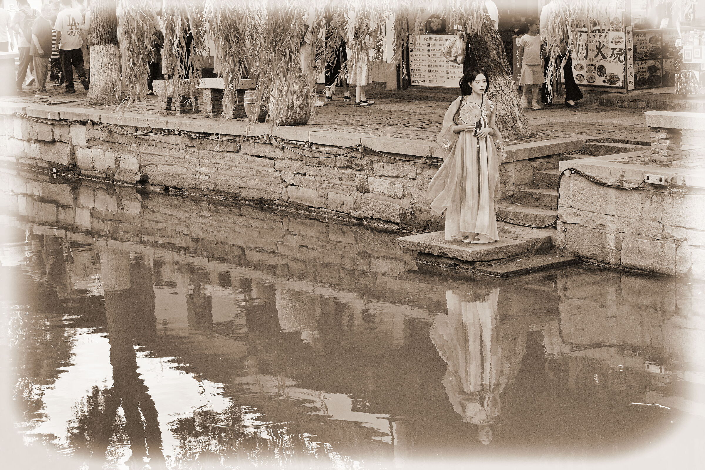 La fanciulla sul canale (Cina)