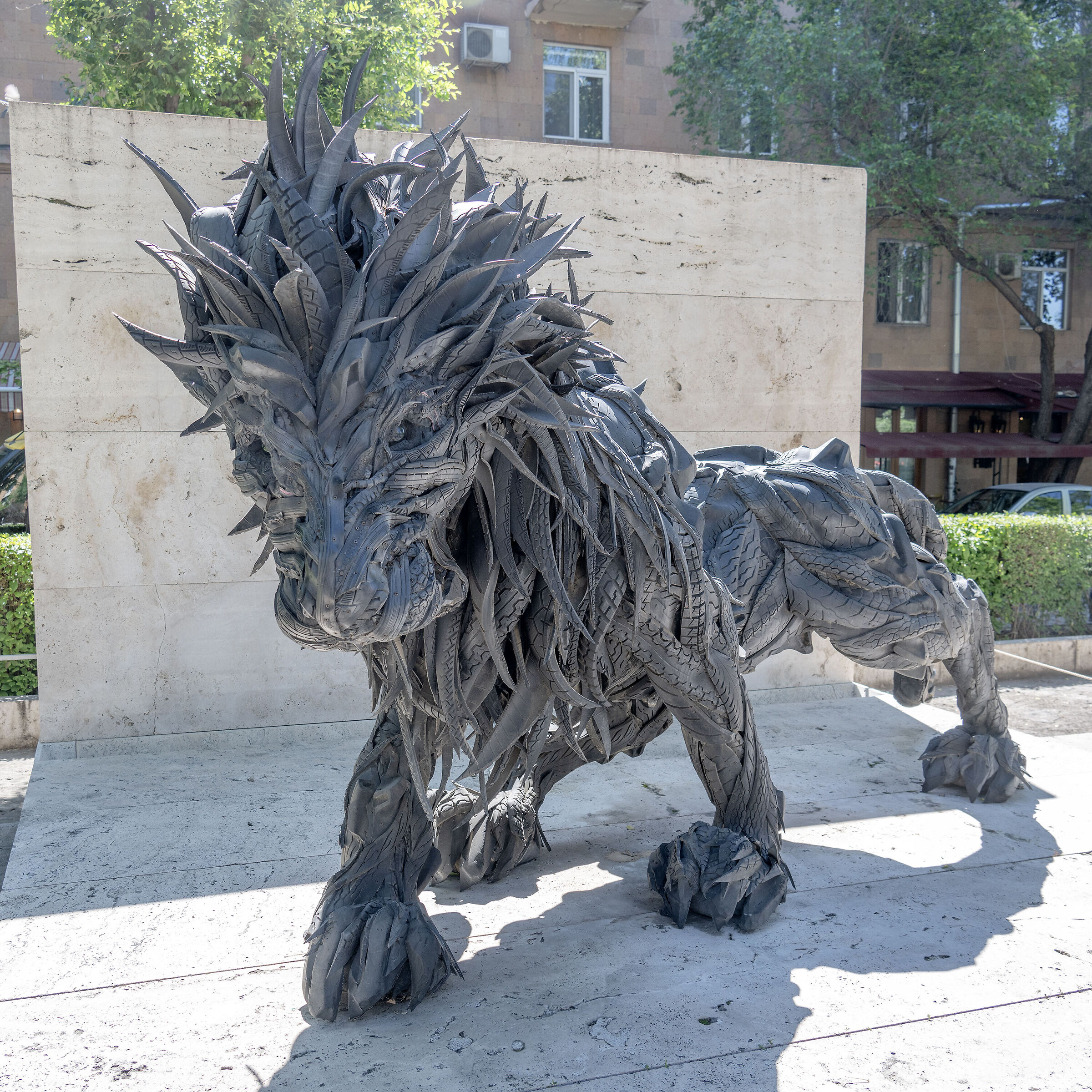 Armenia 2024 - Erevan, Leone 'pneumatico'