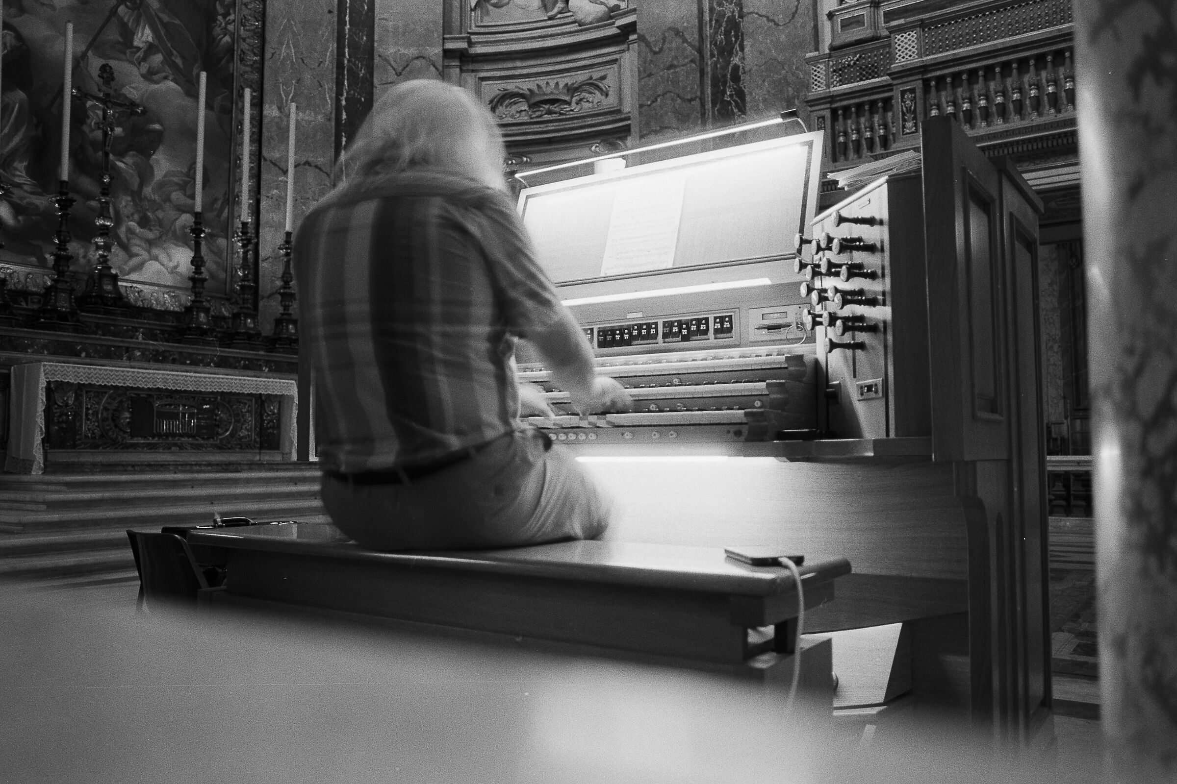 Olympus OM1, Zuiko 28mm f3.5, Ilford DELTA 400, ROME