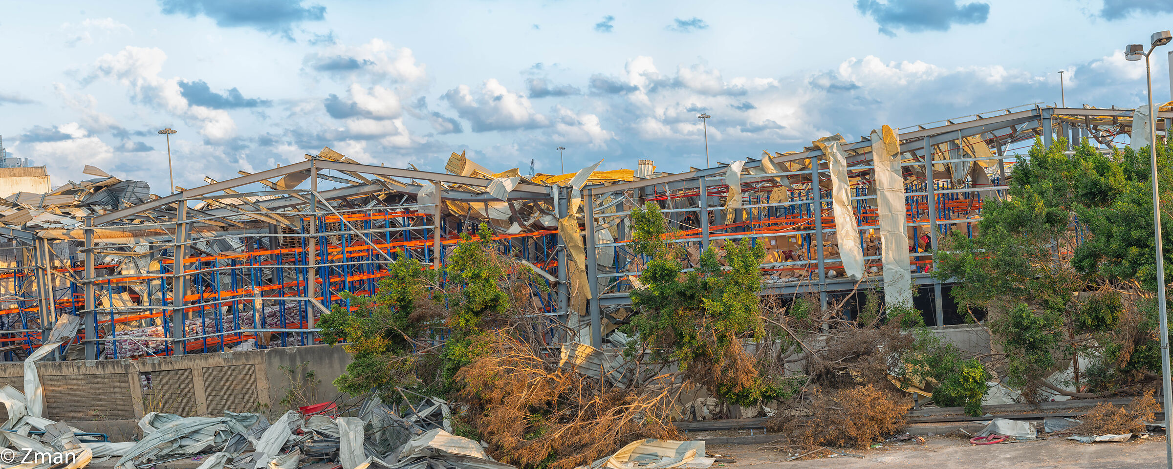 L'alba e il porto distrutto