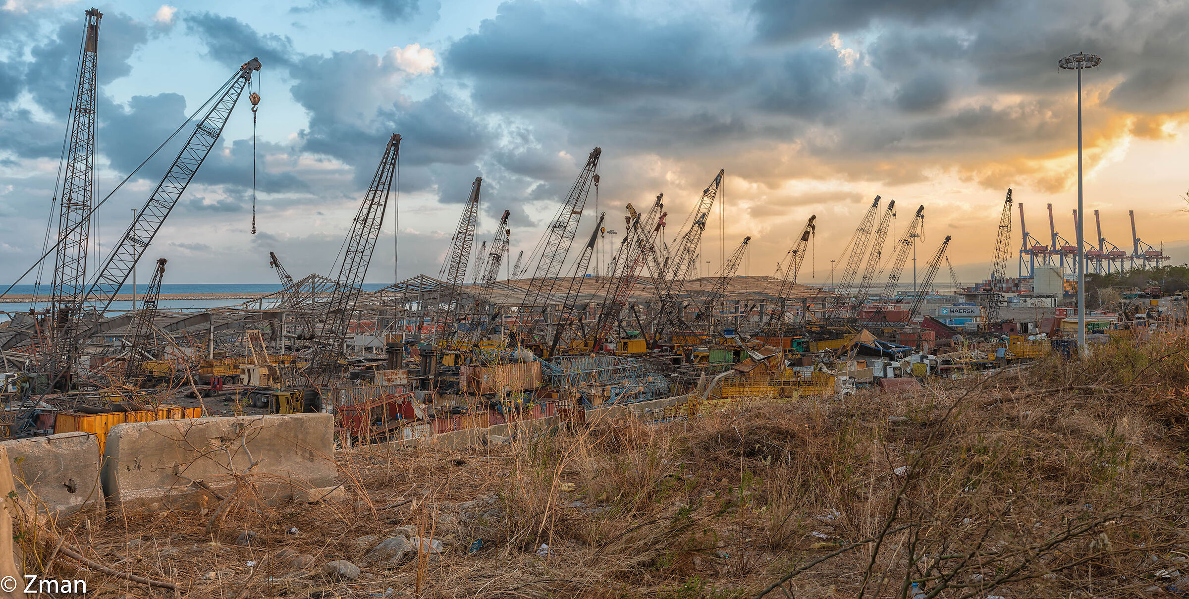 L'alba e il porto distrutto