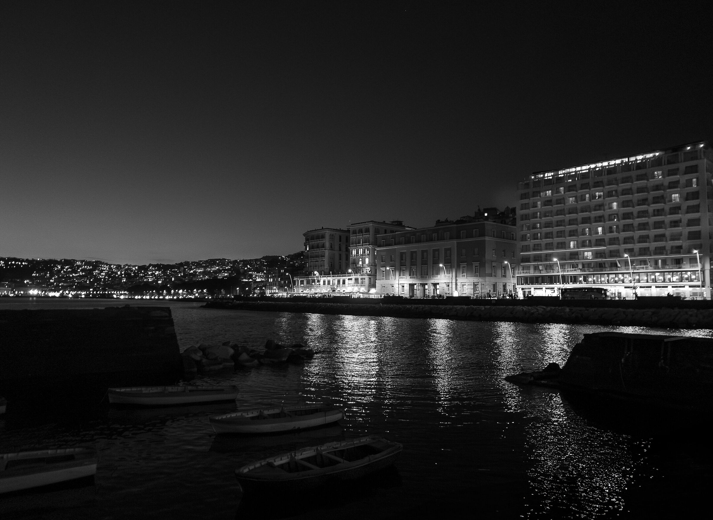 BN Notturno2 via Partenope