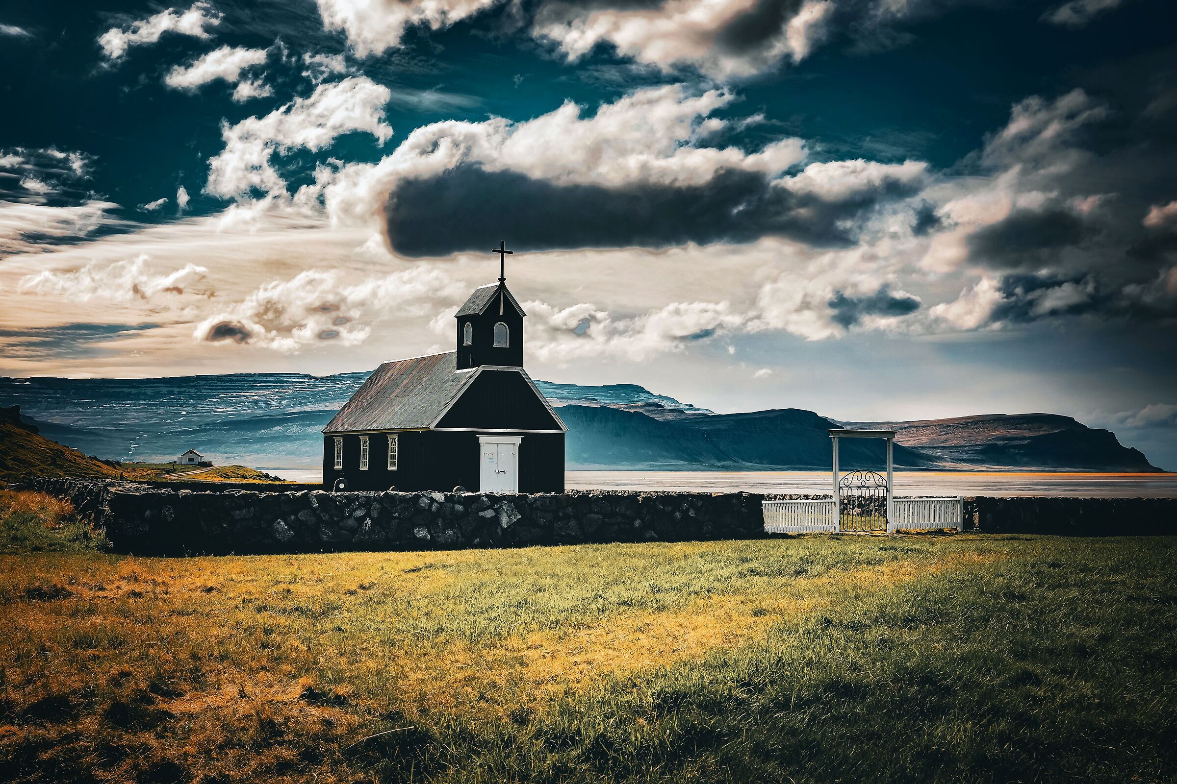 La chiesa nera di Raudasandur