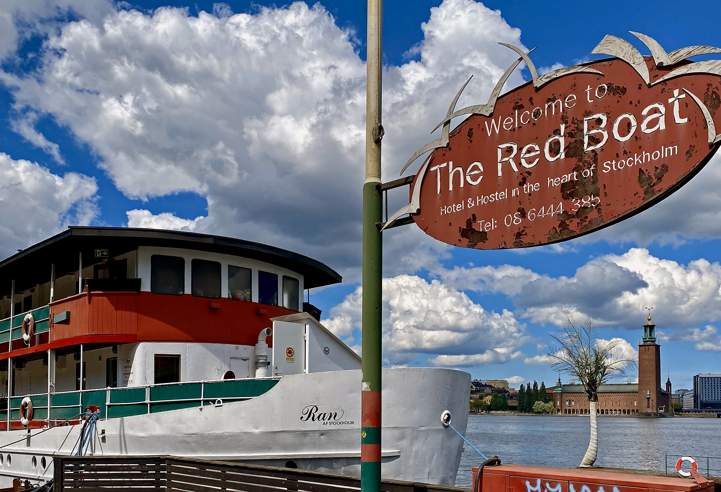 The red boat