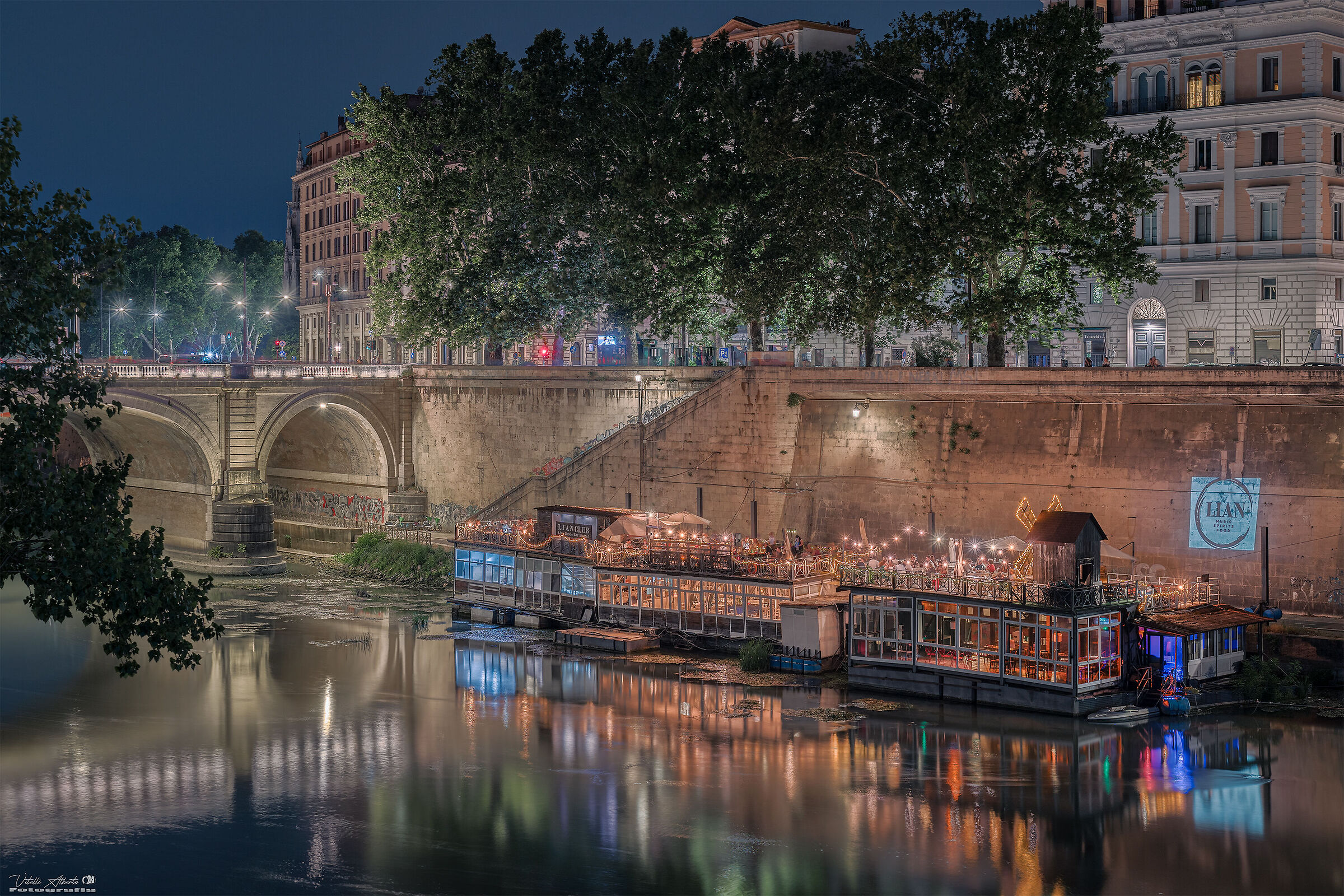Nightlife on the Tiber