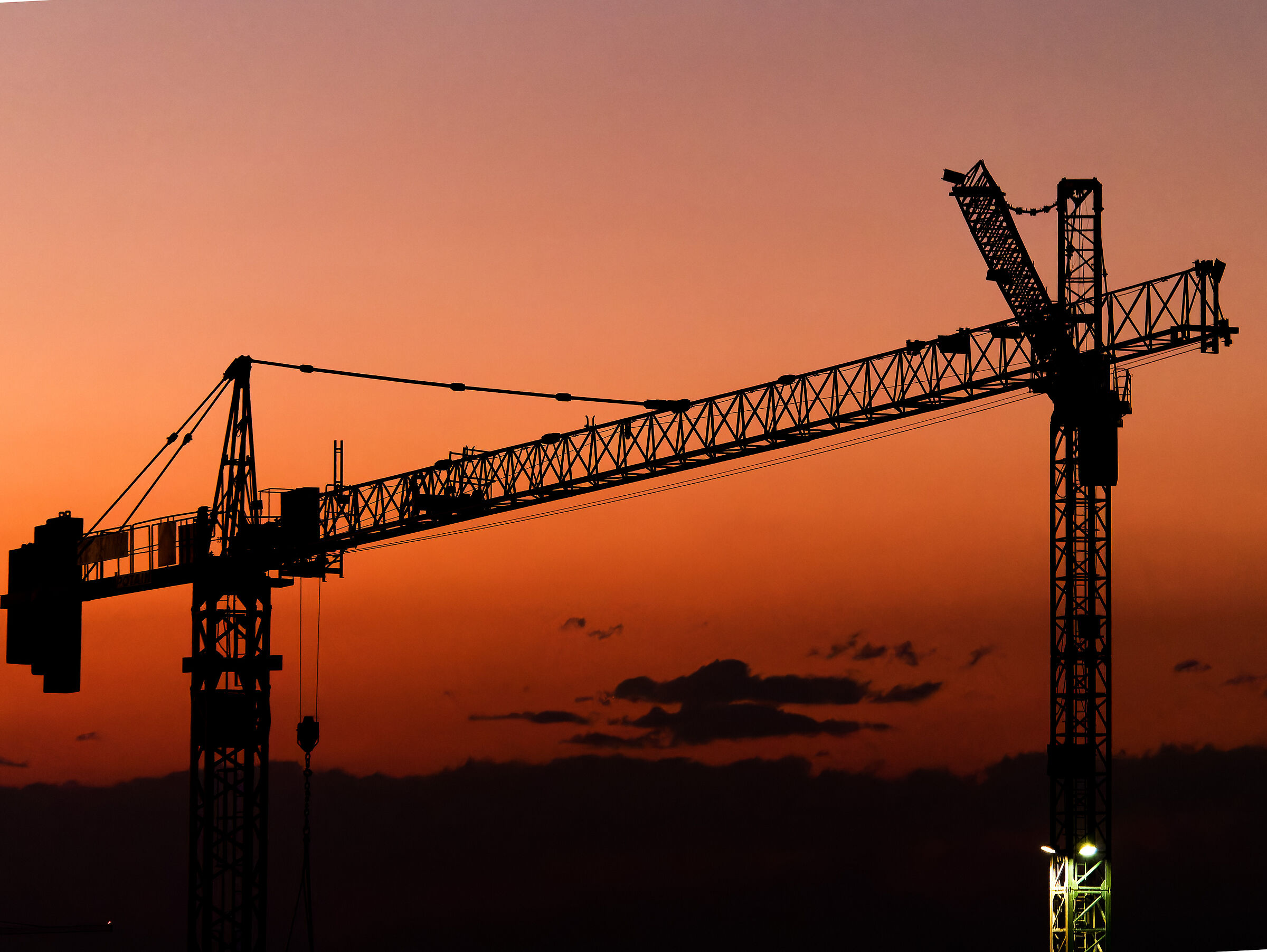 Tramonto con grù