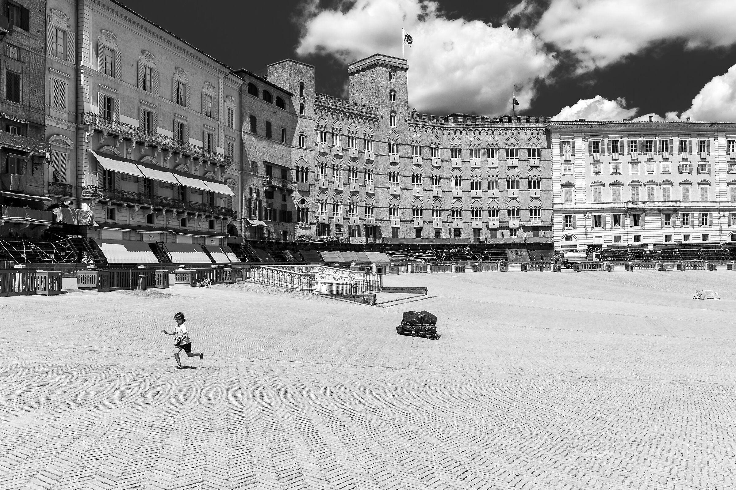 Piazza del Campo, Siena - July 4, 2024 - the wait