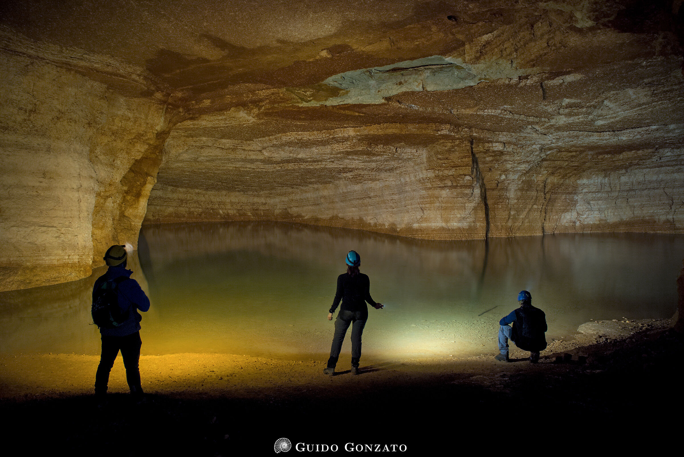 Lago sotterraneo nelle cave di Giare