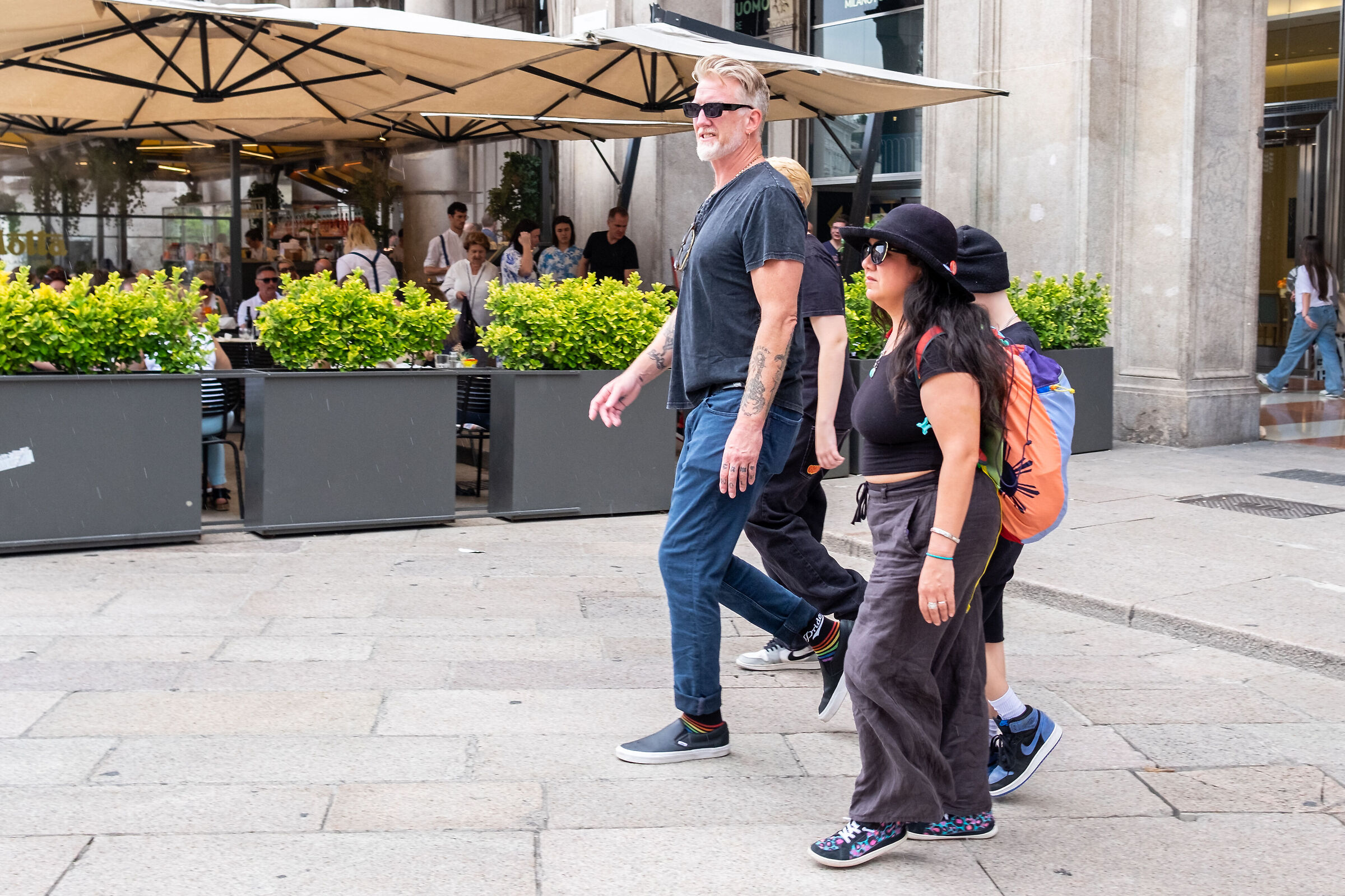 Josh Homme(Queens of the Stone Age) a spasso in centro