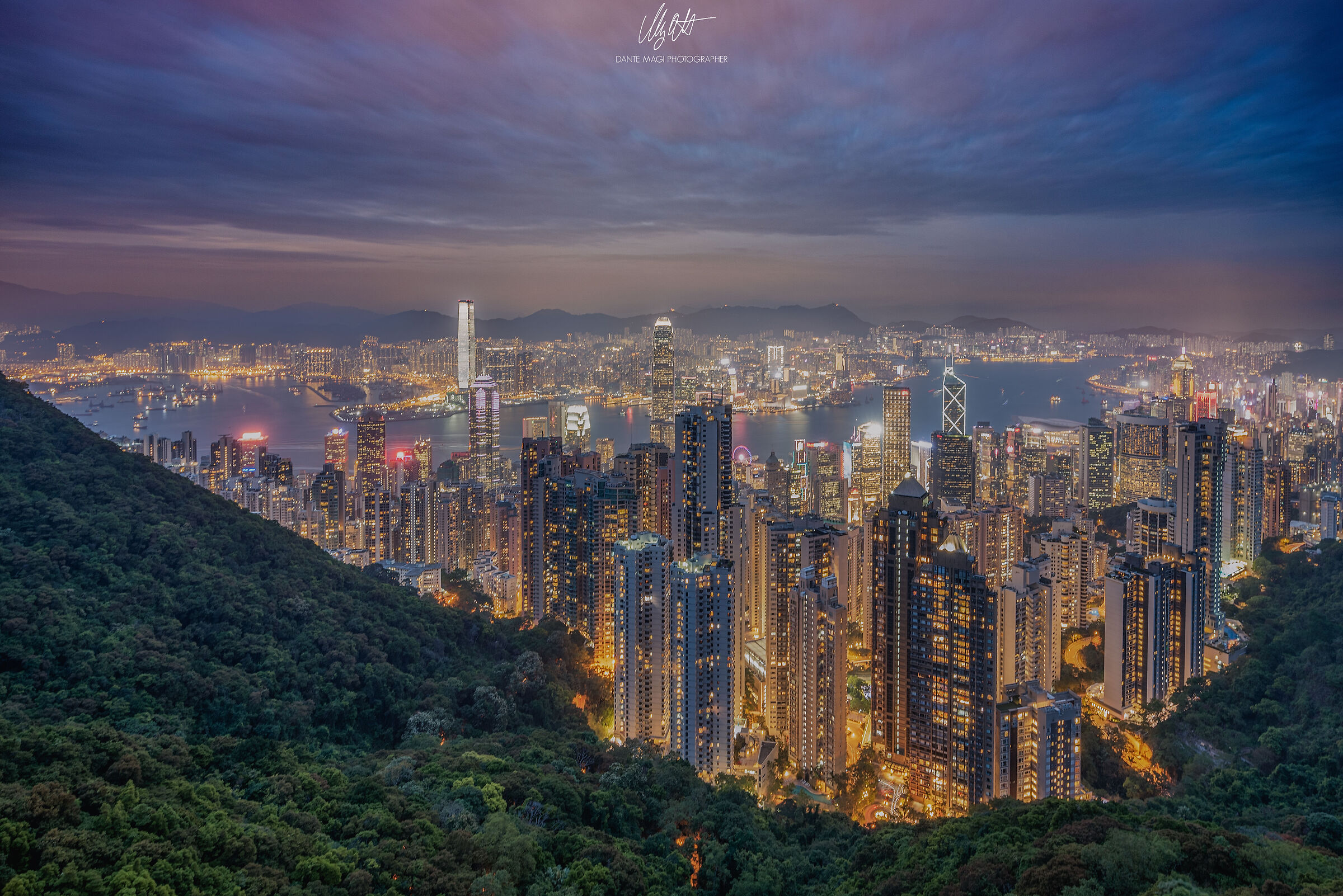 Hong Kong The Peak Notturno