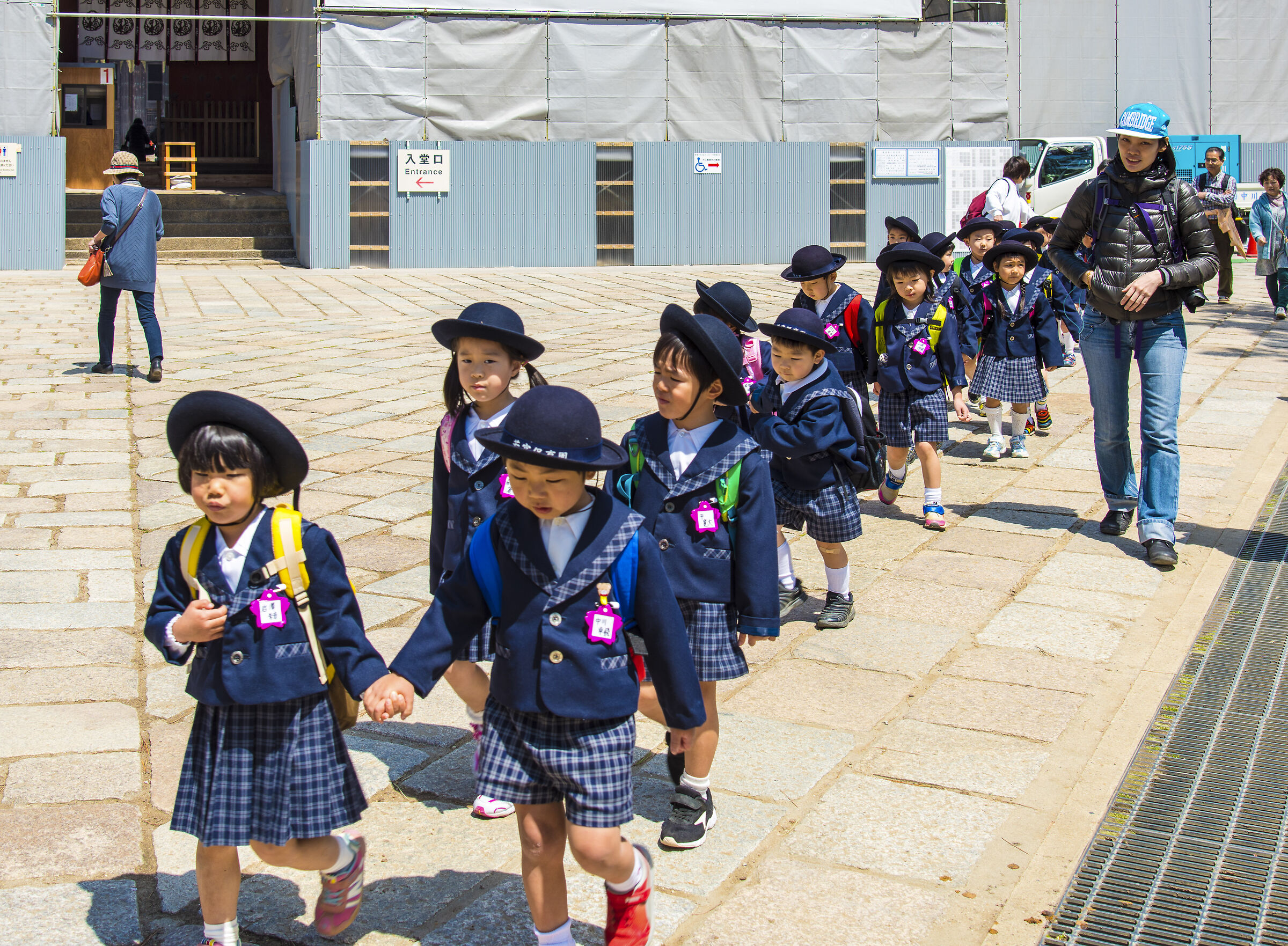 School Visiting the Temple, Nara Todai-ji Temple