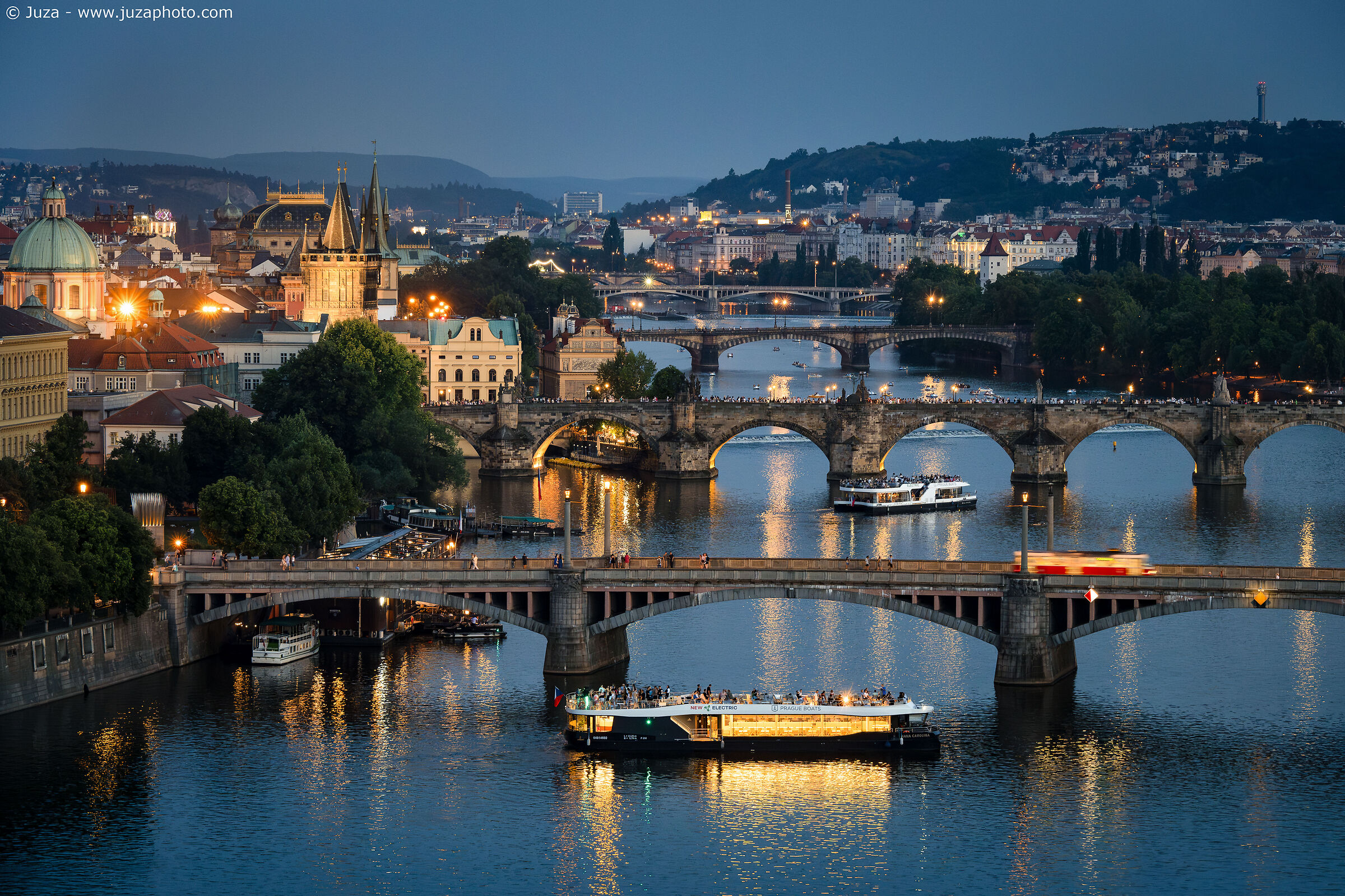 Le barche e i ponti sul fiume Moldava, Praga