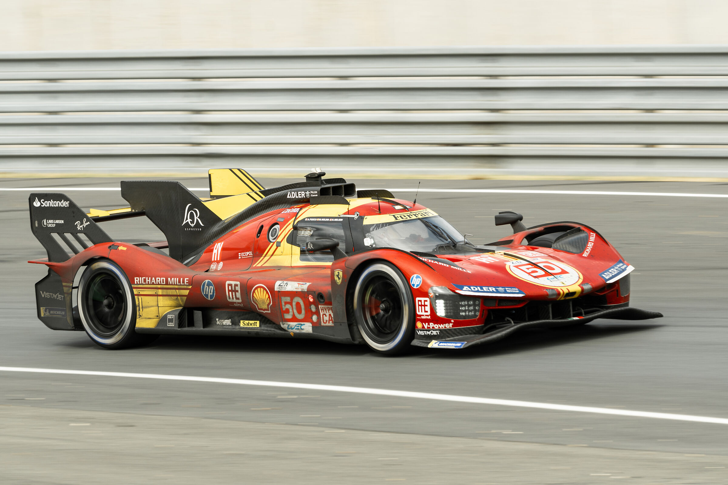 Ultimo giro al cardiopalmo per la benzina al limite