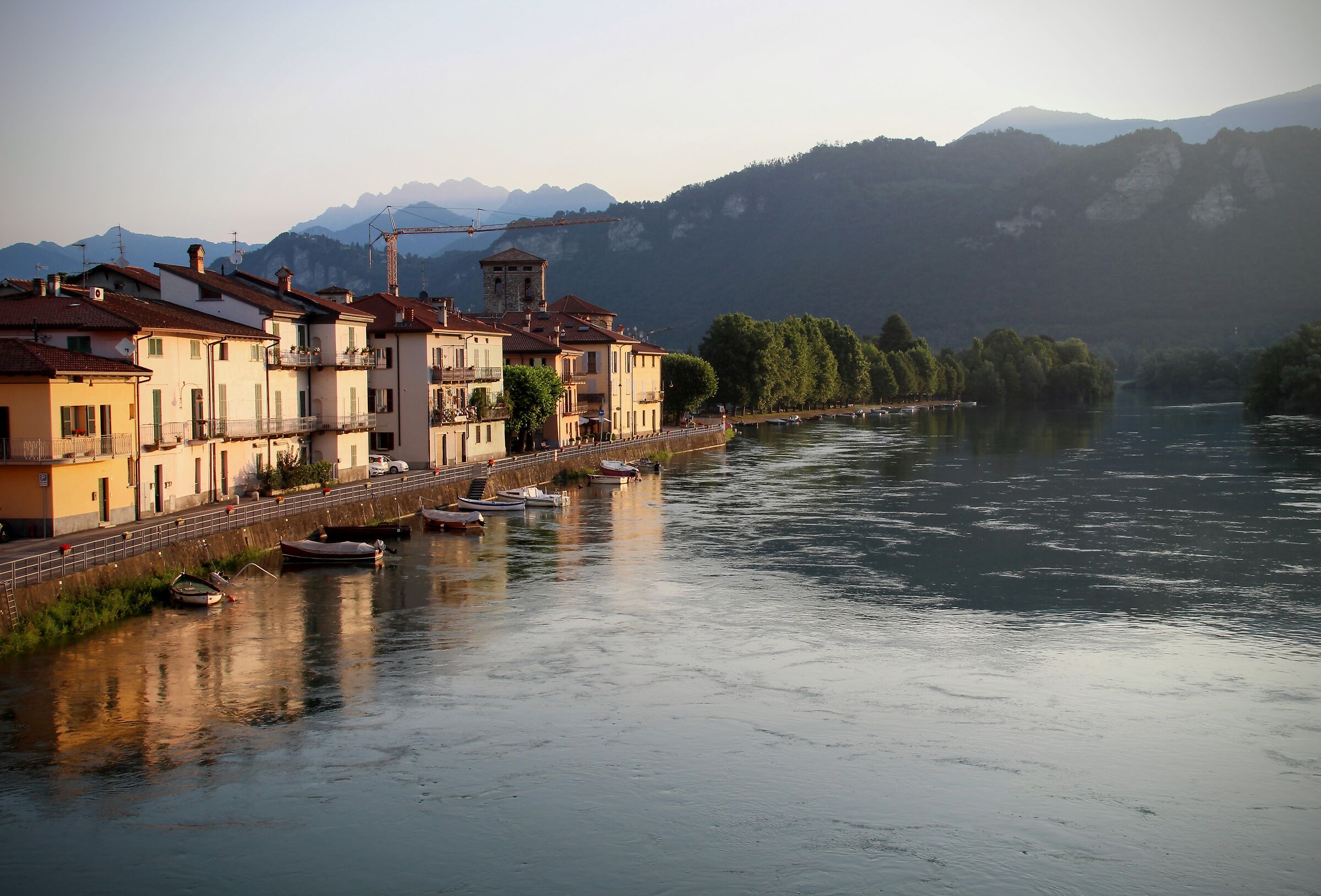 Prime luci sull'Adda